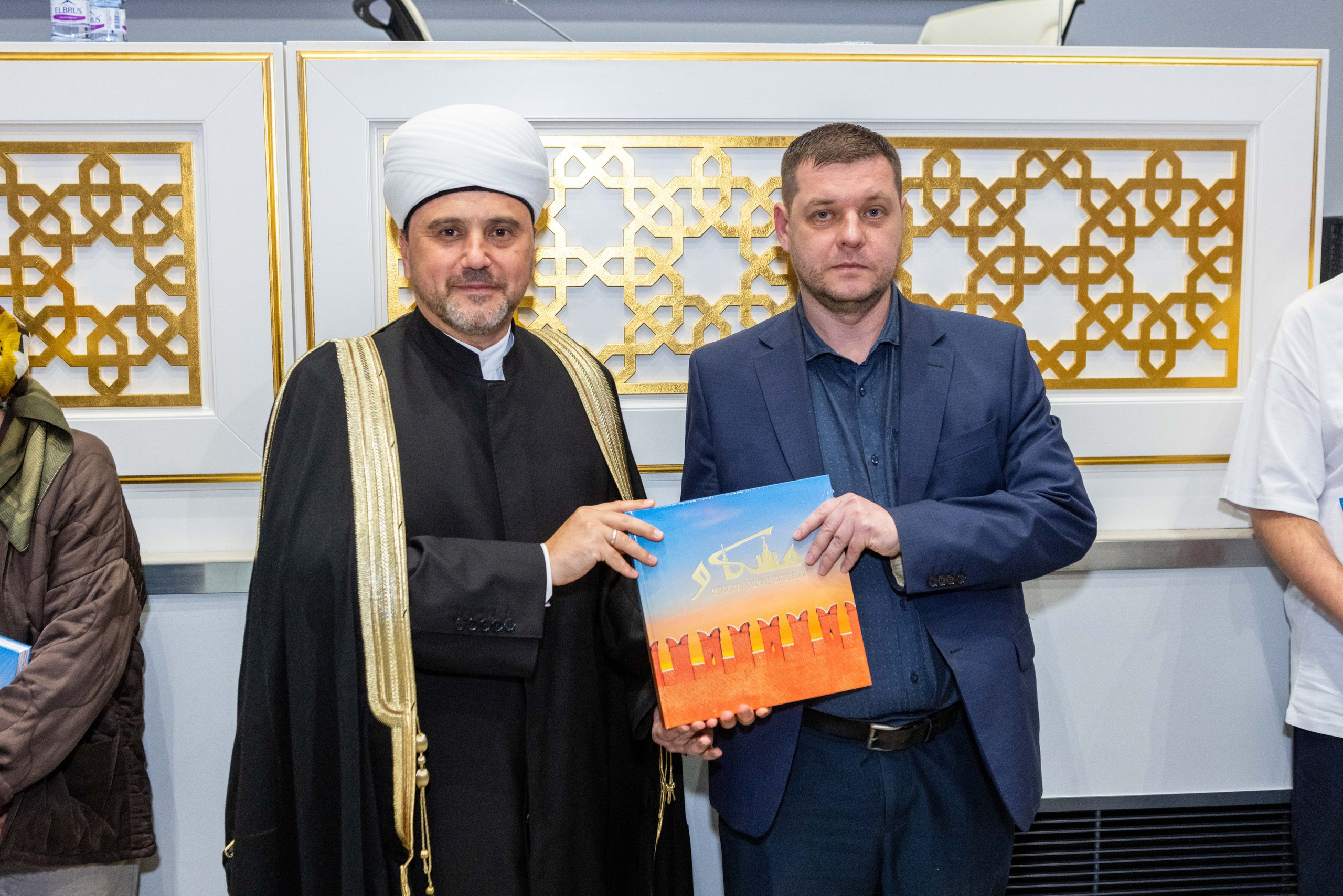 Репортаж с презентации книги — «Москва: город вязевый». Рекламный, предметный, репортажный, семейный фотограф и художник в Москве