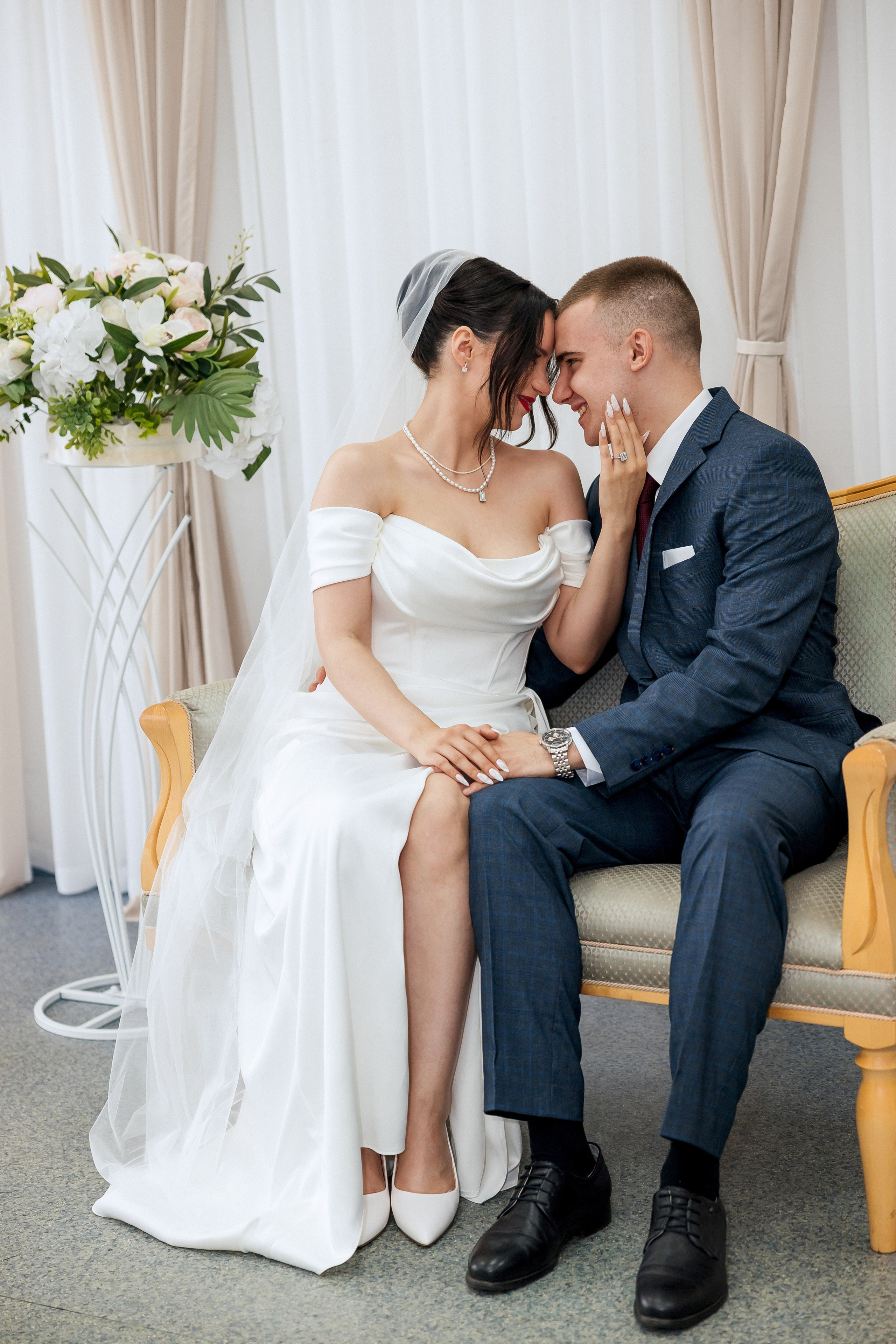 Белый лист. Александр Антонов. Профессиональный свадебный, репортажный фотограф в Москве, Подольске. Фото+Видео на любой праздник