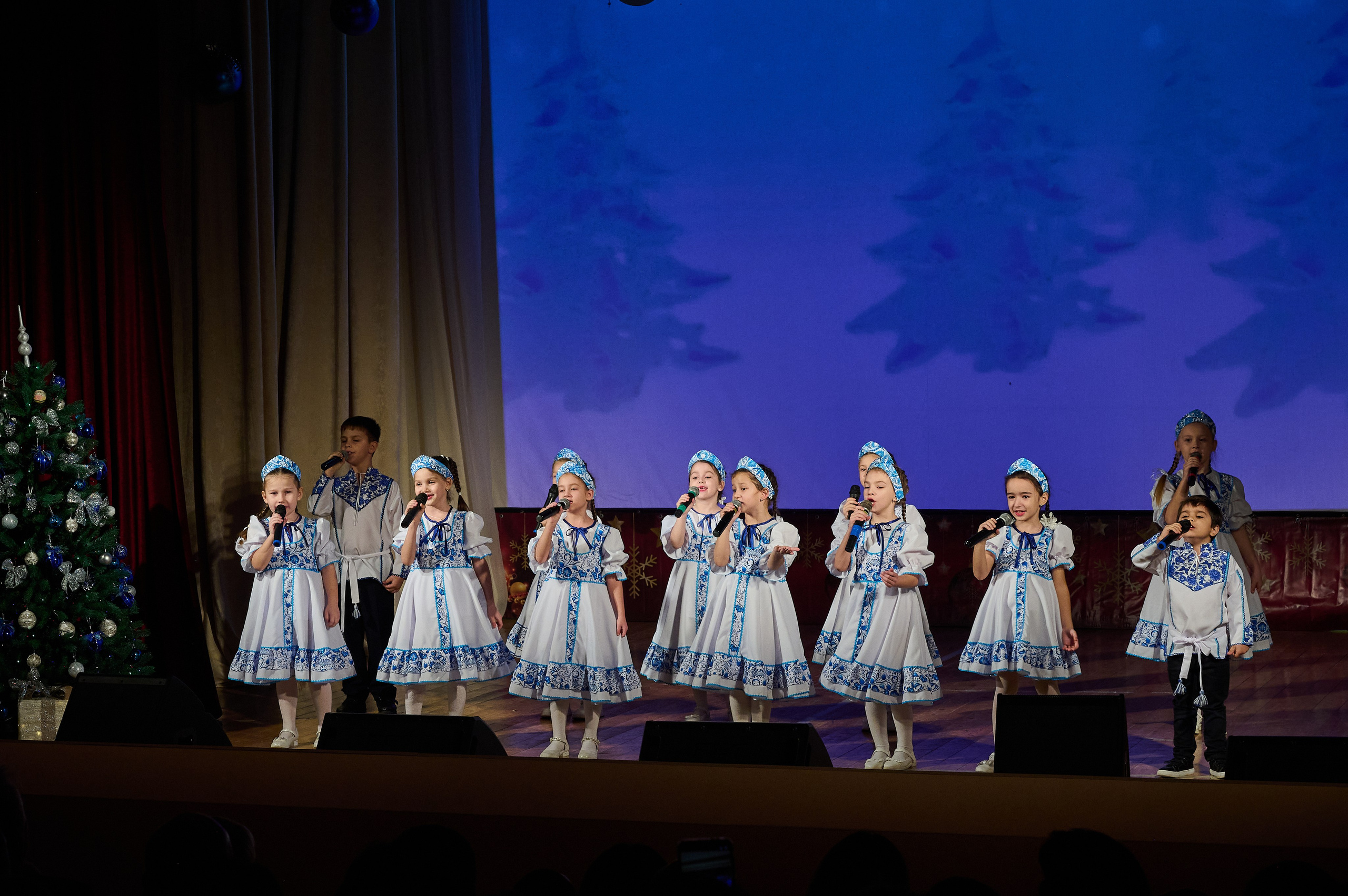 Концерт НГ В ДК. Жизнь курорта Кабардинка в фотографиях