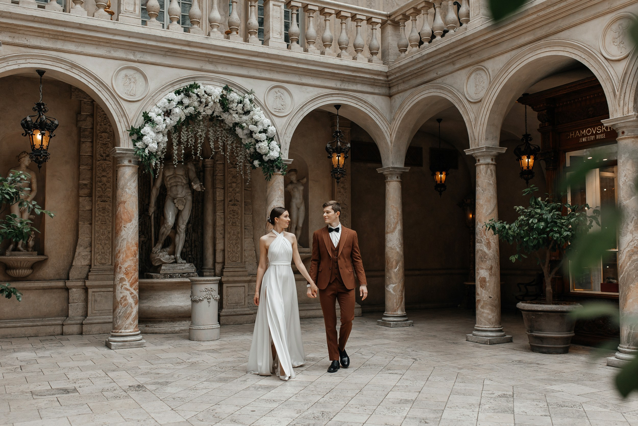 Свадебная фотосессия в ресторане Турандот