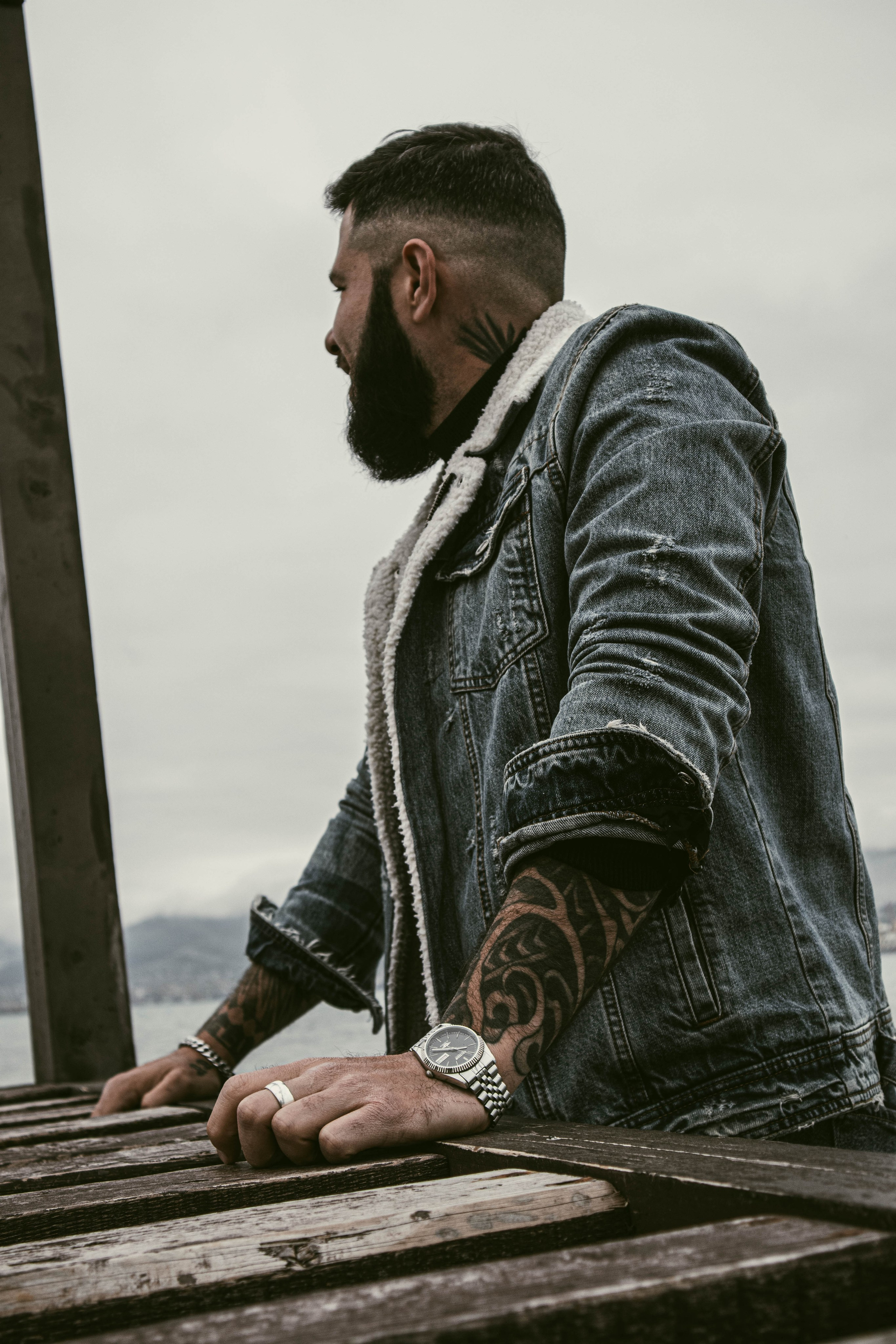 О. Уличный фотограф Города N