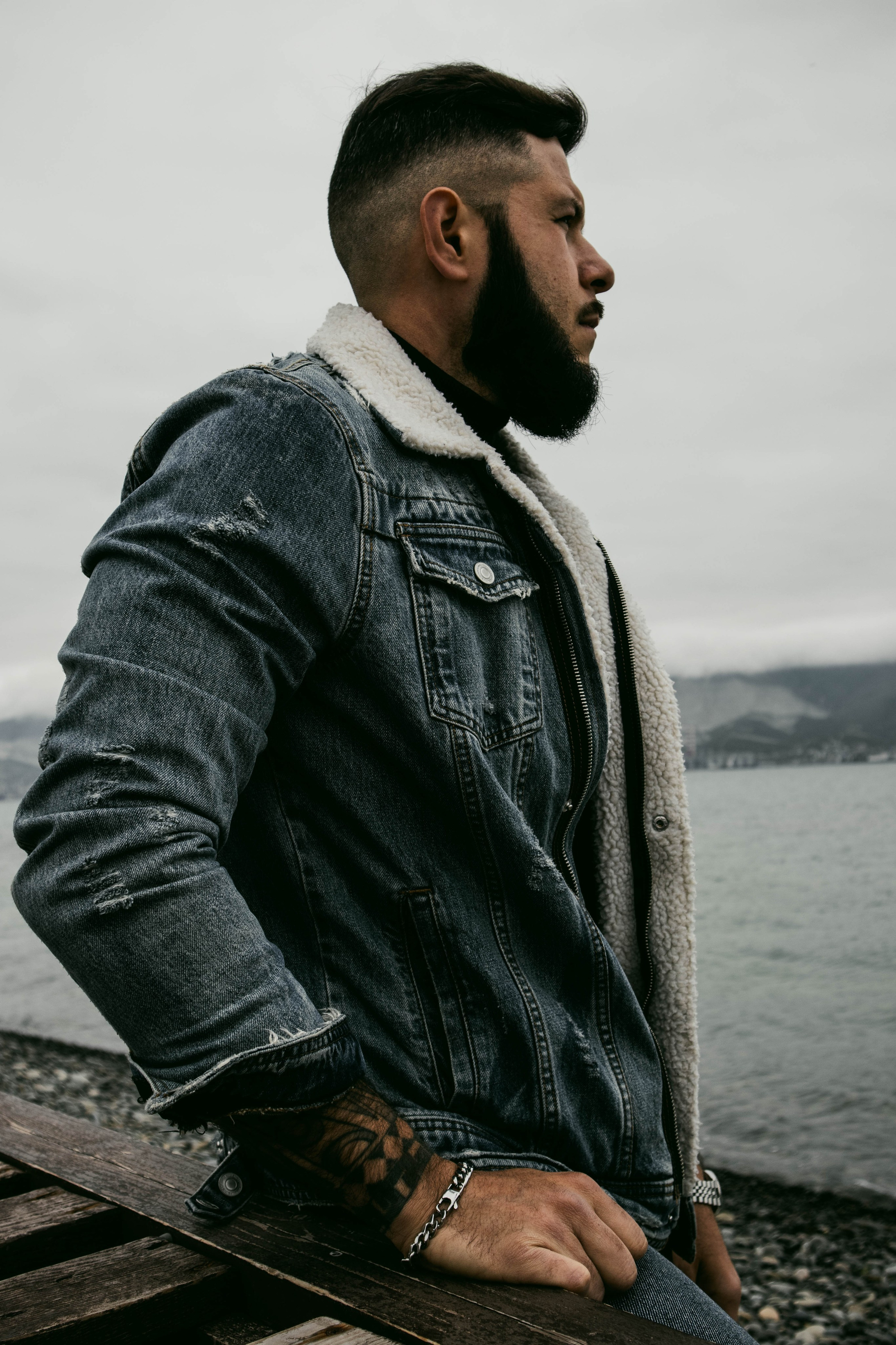 О. Уличный фотограф Города N