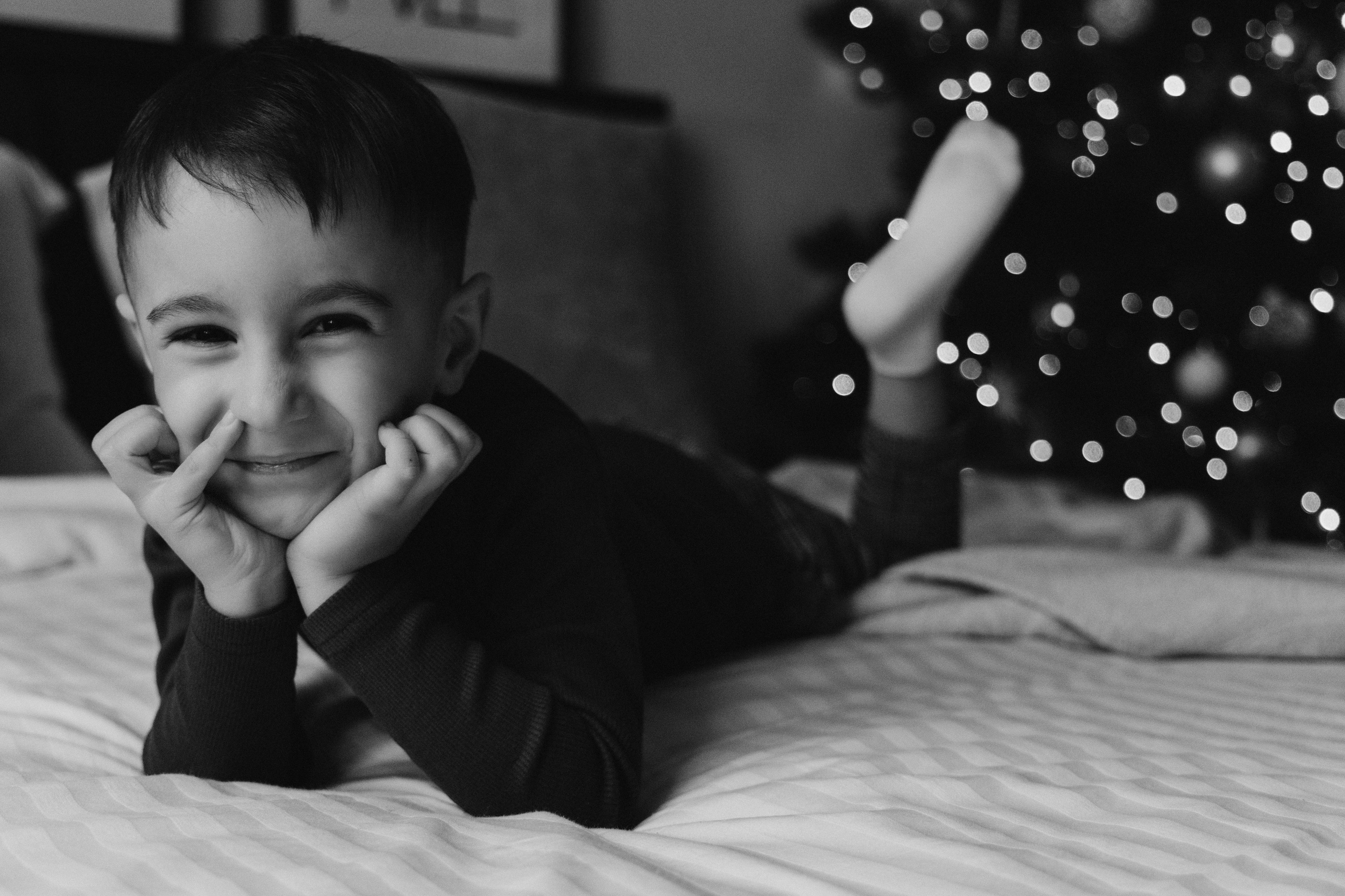 Ложись в снег и закрой лапой нос. Семейный фотограф Донецк