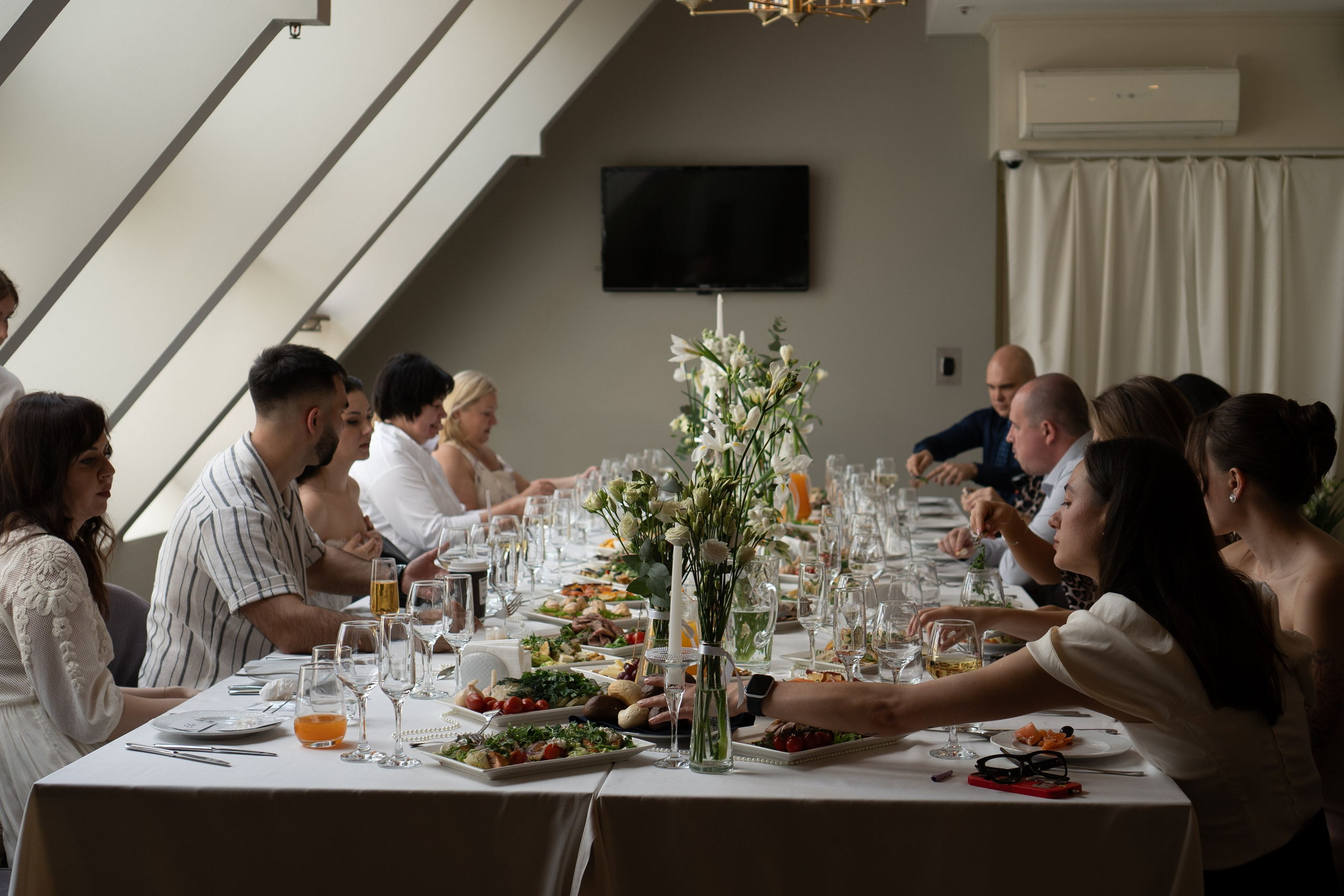 СВАДЕБНЫЙ БАНКЕТ НА ВЛАДИМИРСКОЙ В САНКТ-ПЕТЕРБУРГЕ (КАМЕРНАЯ СВАДЬБА). Профессиональный фотограф, Санкт-Петербург — Виктория Богомолова