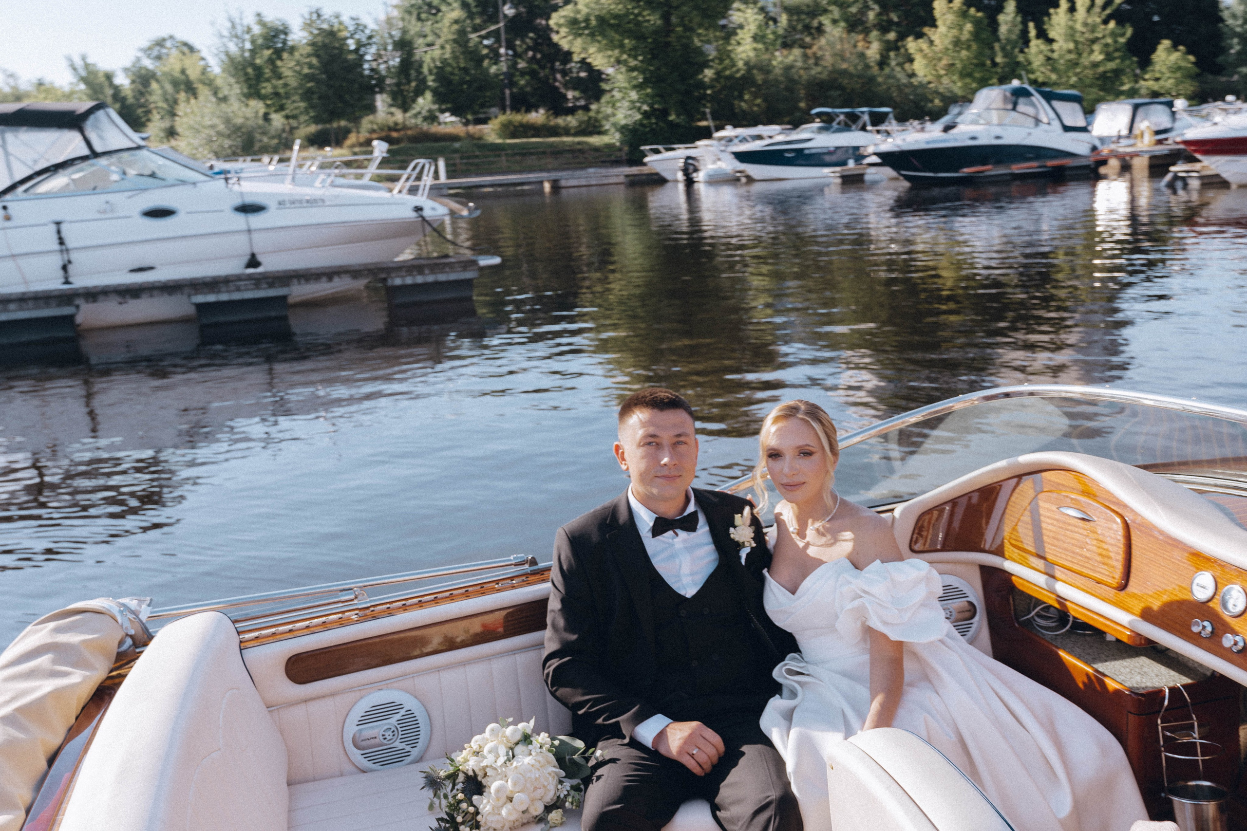 СВАДЕНБНАЯ СЬЕМКА НА КАТЕРЕ ПО КАНАЛАМ САНКТ-ПЕТЕРБУРГА И В АКВАТОРИИ НЕВЫ. Профессиональный фотограф, Санкт-Петербург — Виктория Богомолова