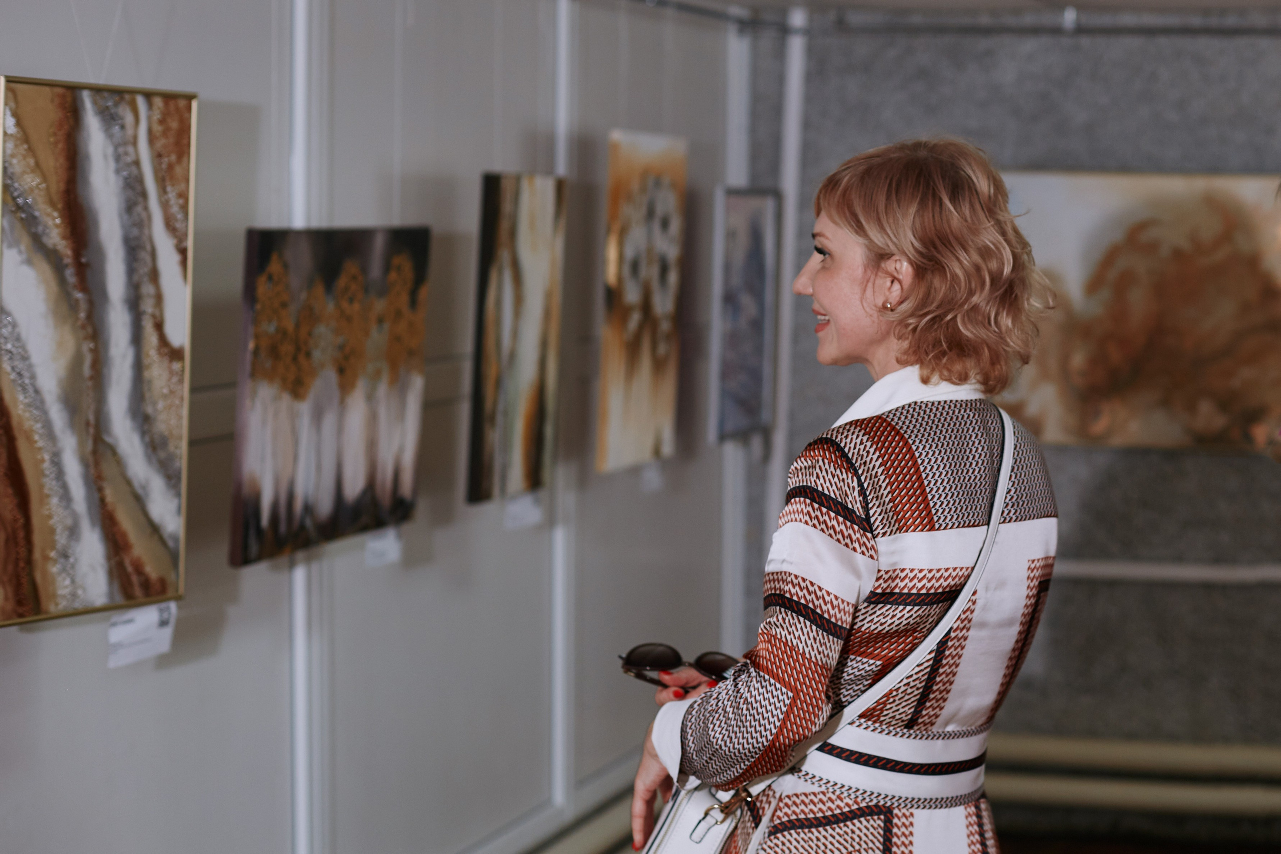 О Надежде Бородиной – Мастере Современного исткусства. Купить premium art, интерьерные картины в интернет-магазине MONA