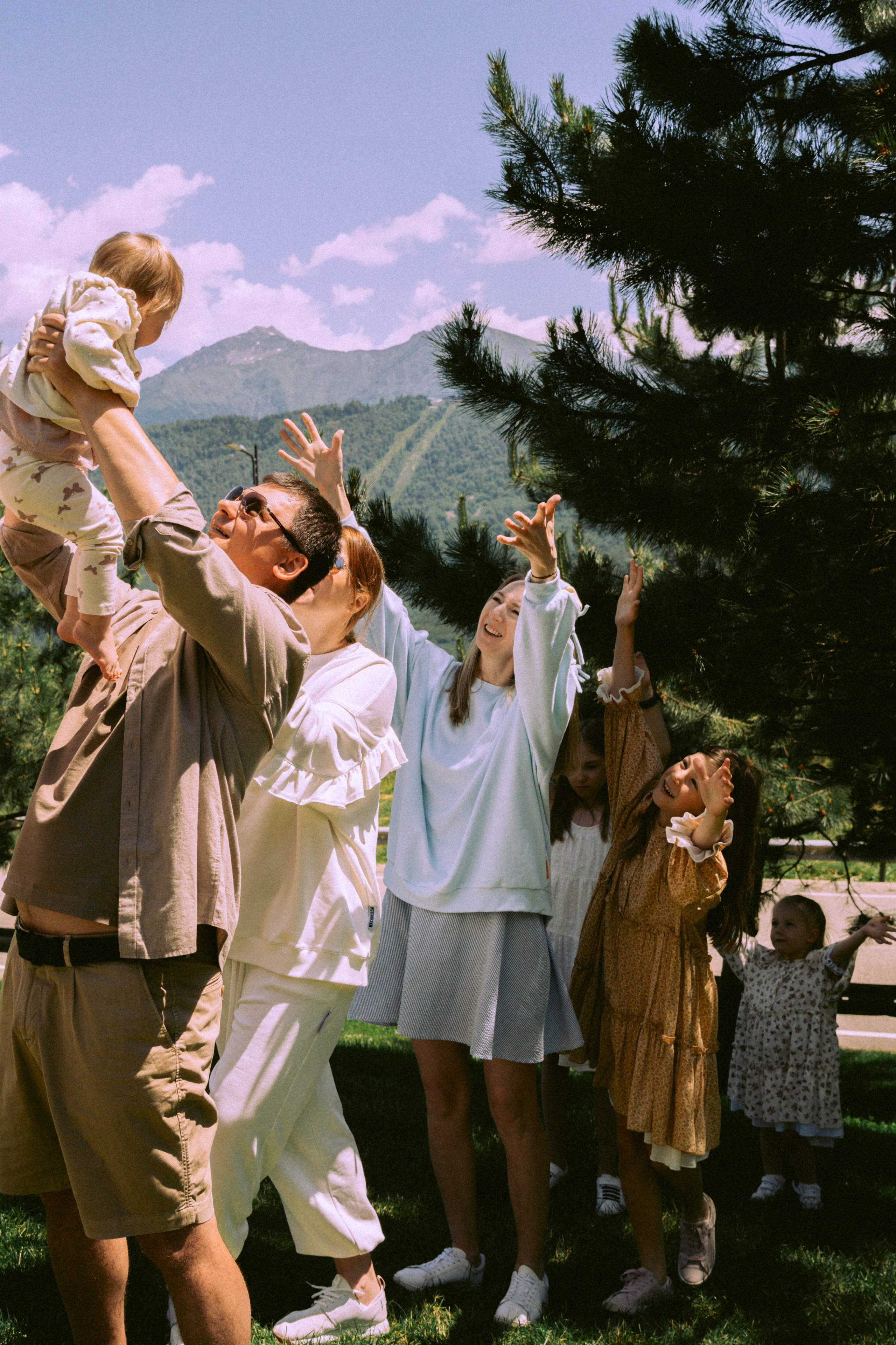 Семейная фотосессия в Сочи и Красной Поляне — заказать семейную фотосессию