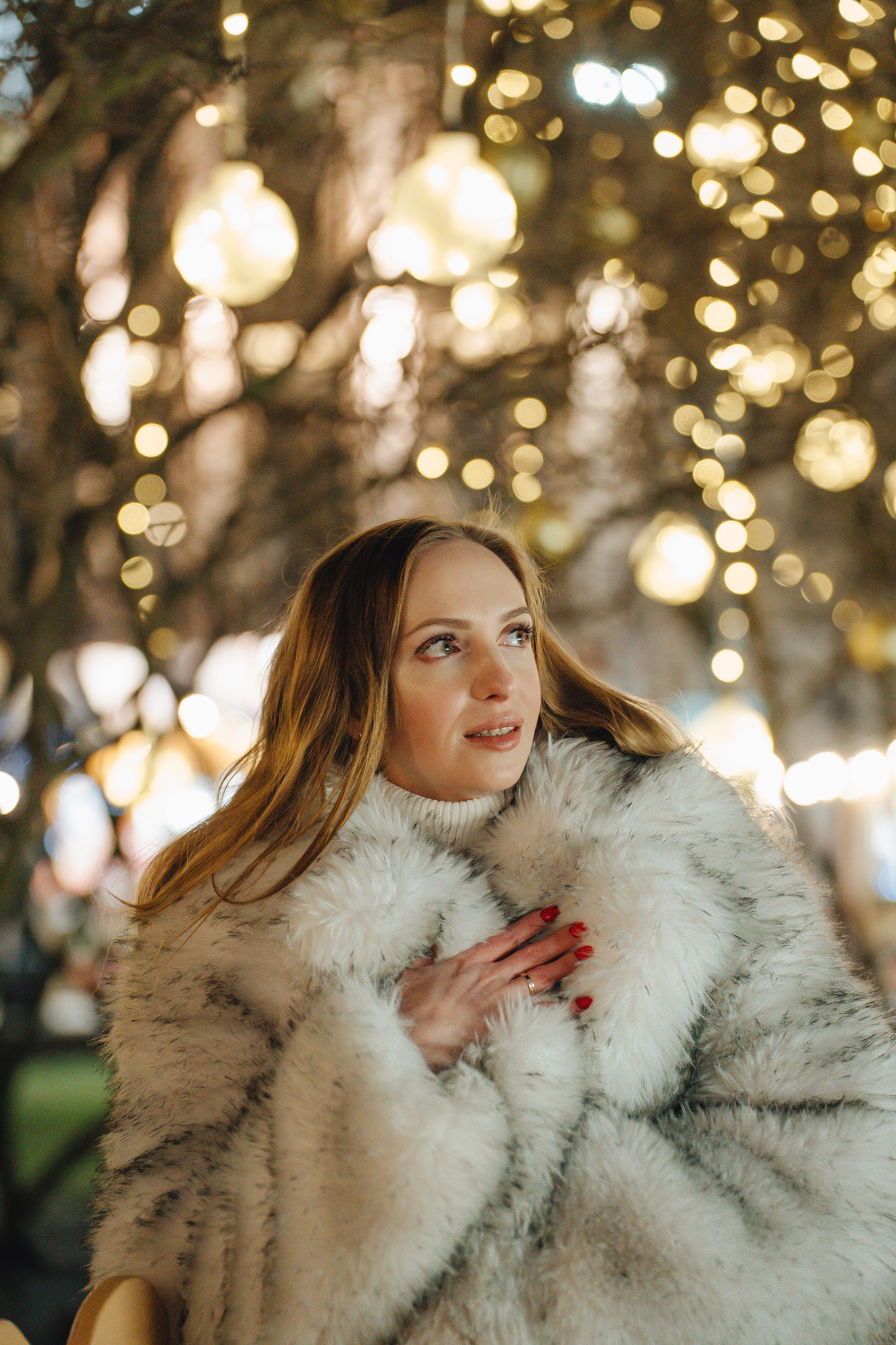 ПРОГУЛКА НА МАНЕЖНОЙ ПЛОЩАДИ ДЛЯ ДЕВУШКИ ПЕРЕД НОВЫМ ГОДОМ (НОВОГОДНЯЯ ФОТОСЕССИИЯ НА МАНЕЖНОЙ ПЛОЩАДИ). Профессиональный фотограф, Санкт-Петербург — Виктория Богомолова