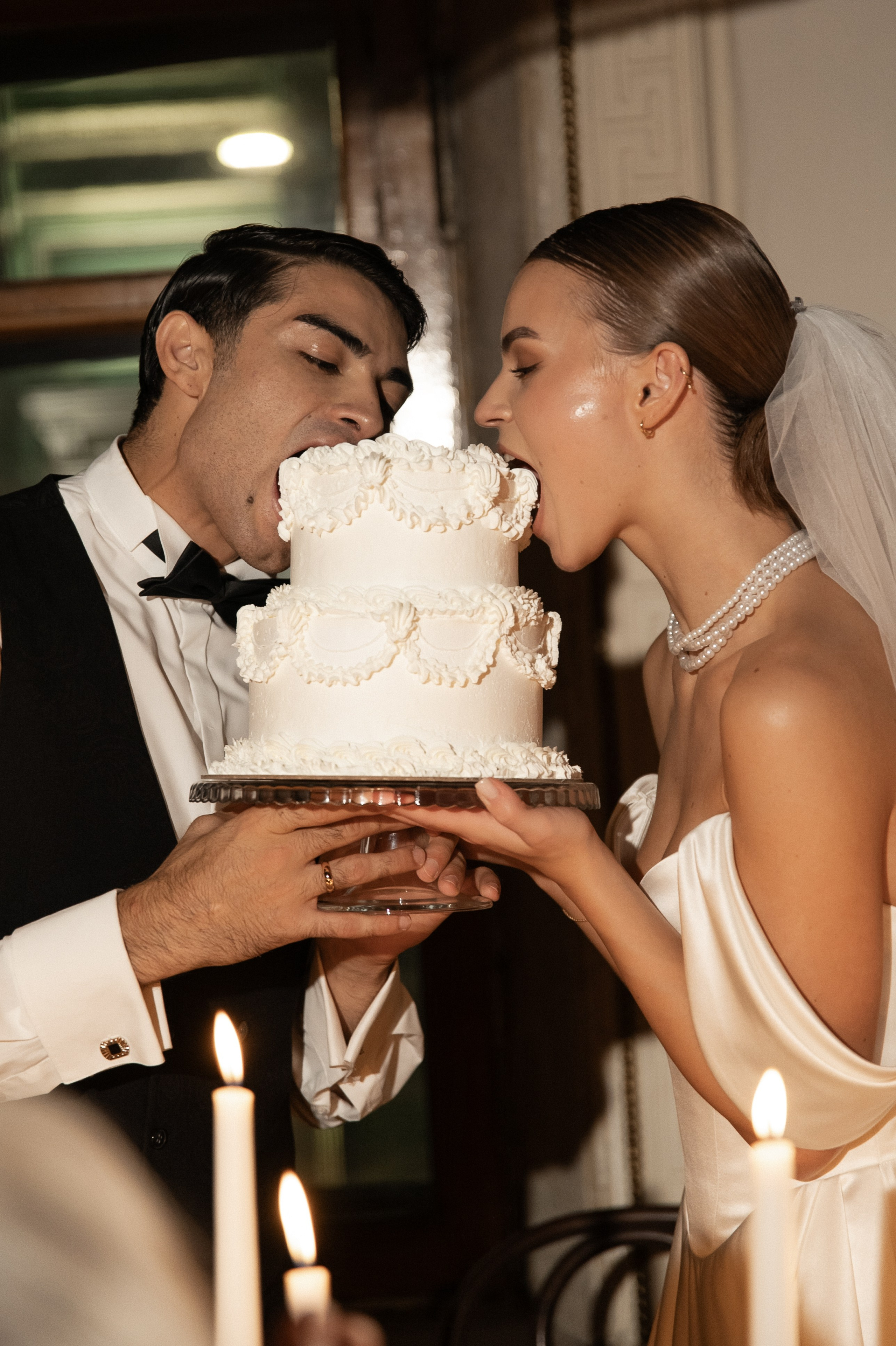 Камерный свадебный ужин при свечах в старинном особняке в фотостудии 21. Kult. Ярослава Ерина — свадебный фотограф в Москве