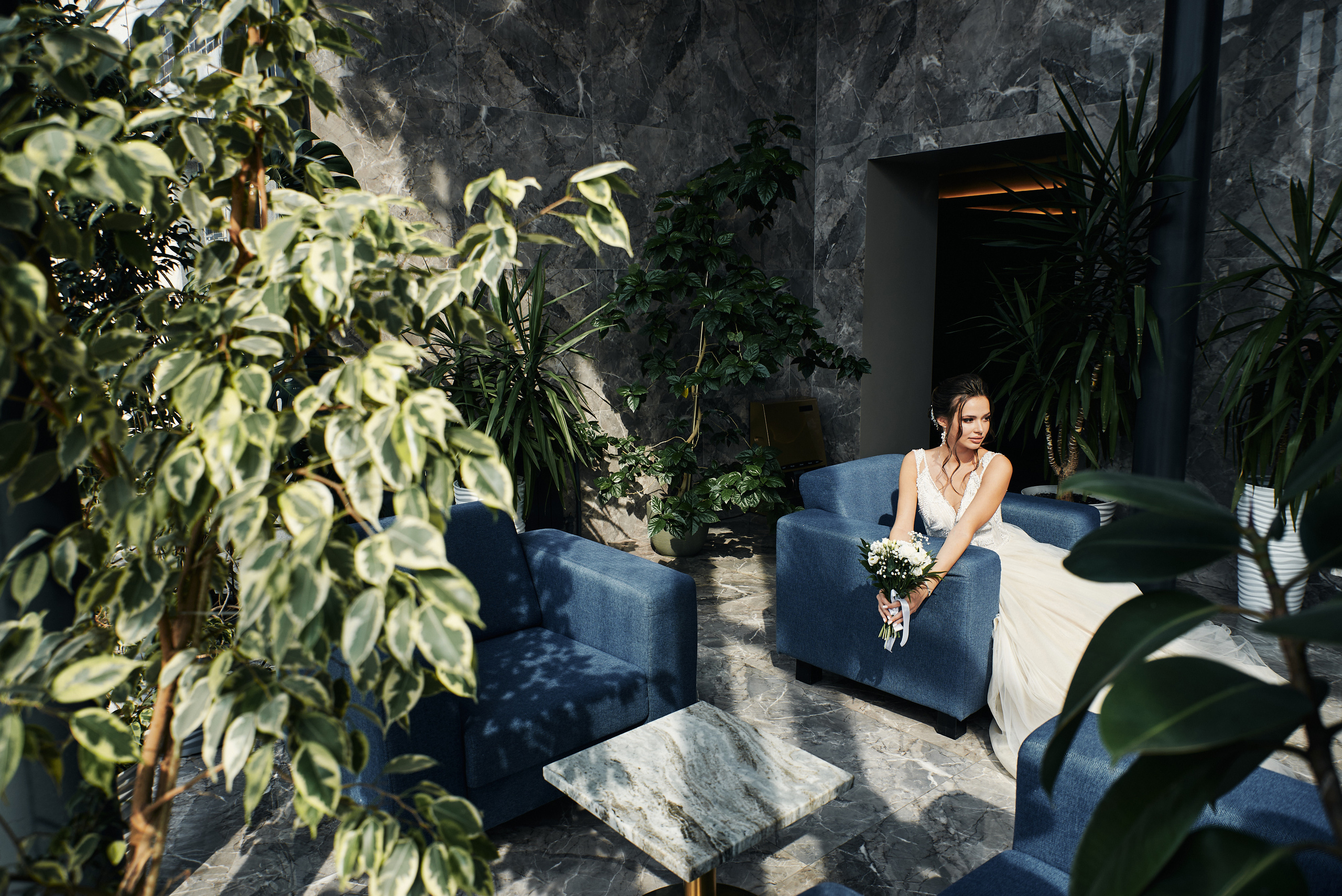 Невеста в холле отеля Xander