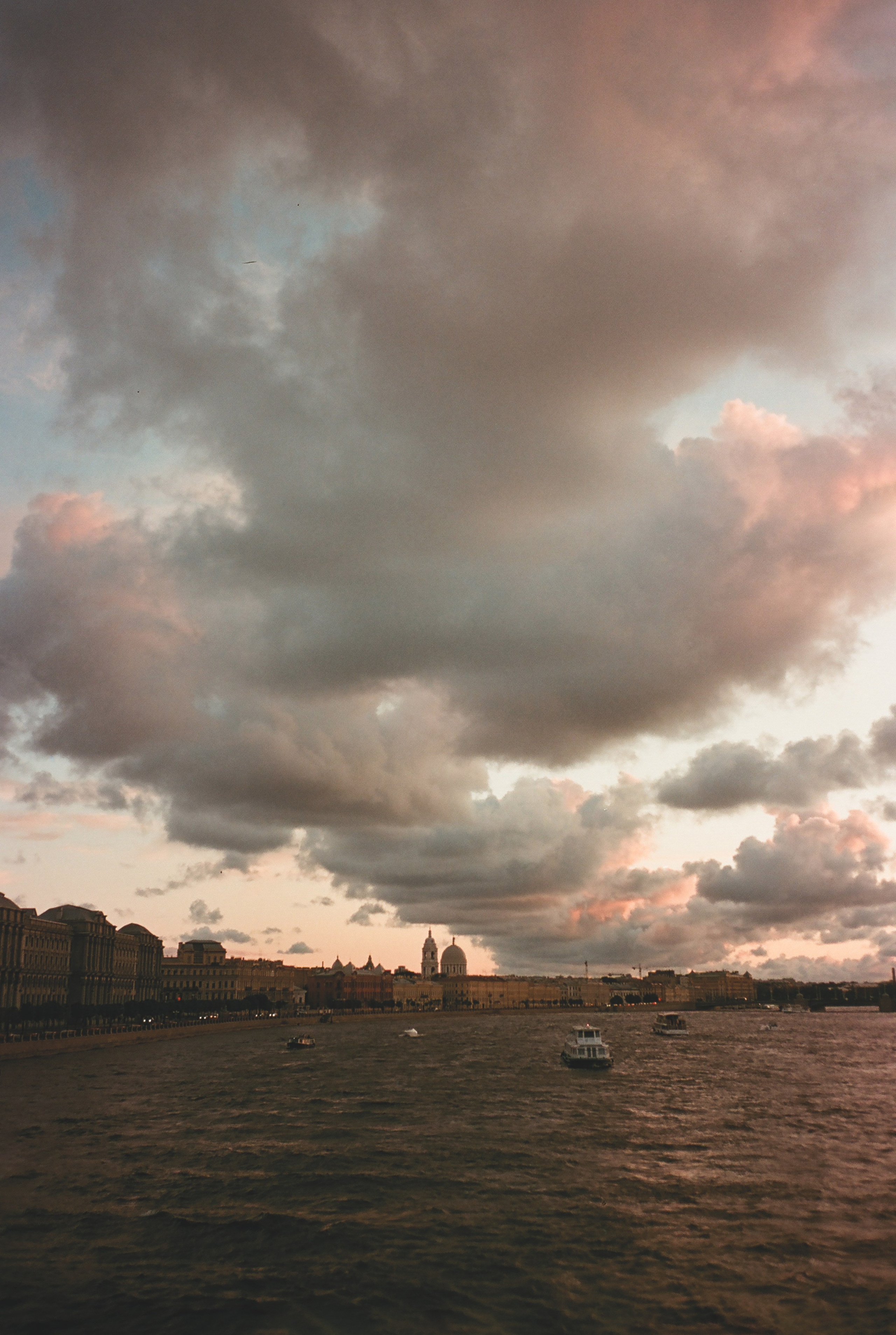 Фотографии цветные. Свадебный и семейный пленочный фотограф в Петербурге Истомина Ирина