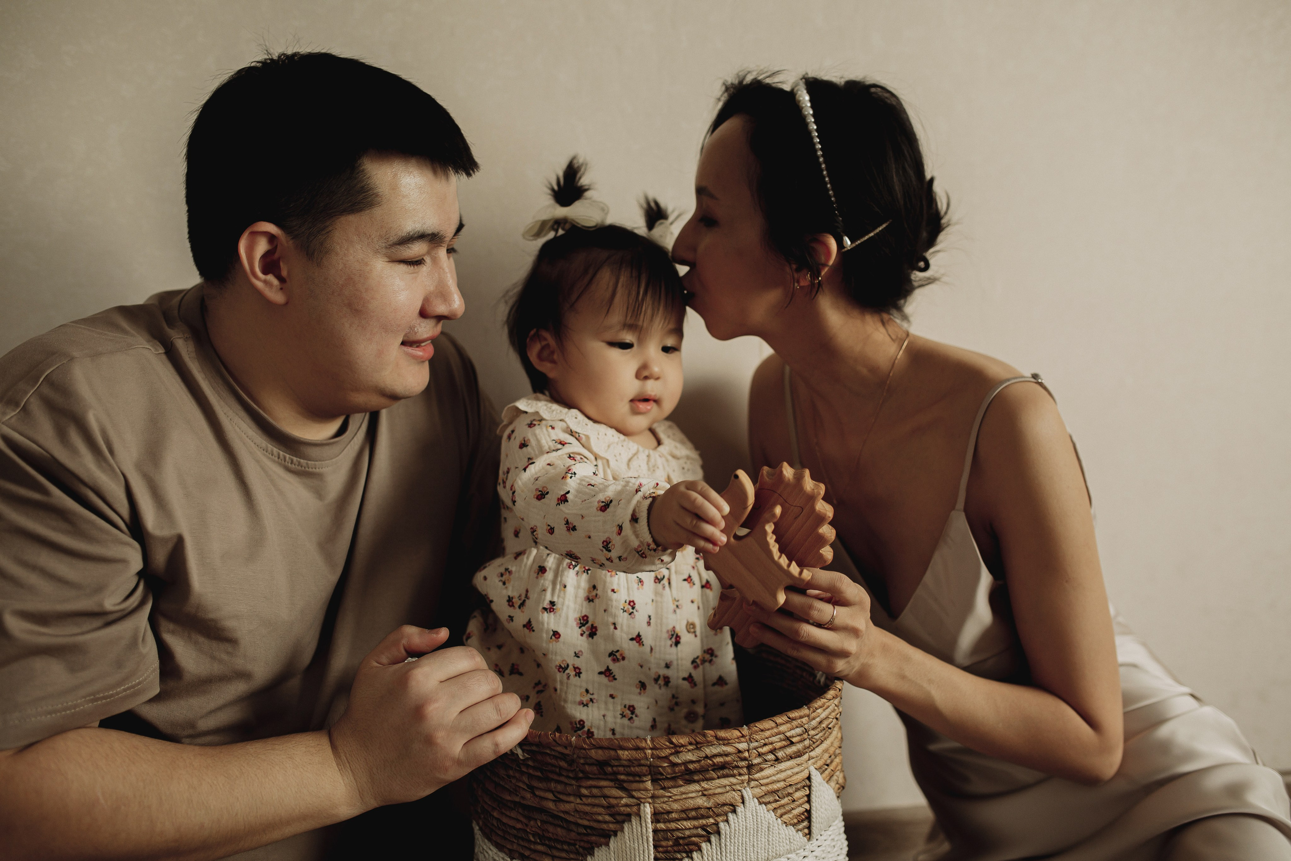 Семейные объятия в родных стенах. Семейный и свадебный фотограф в Саратове Катерина Оленская