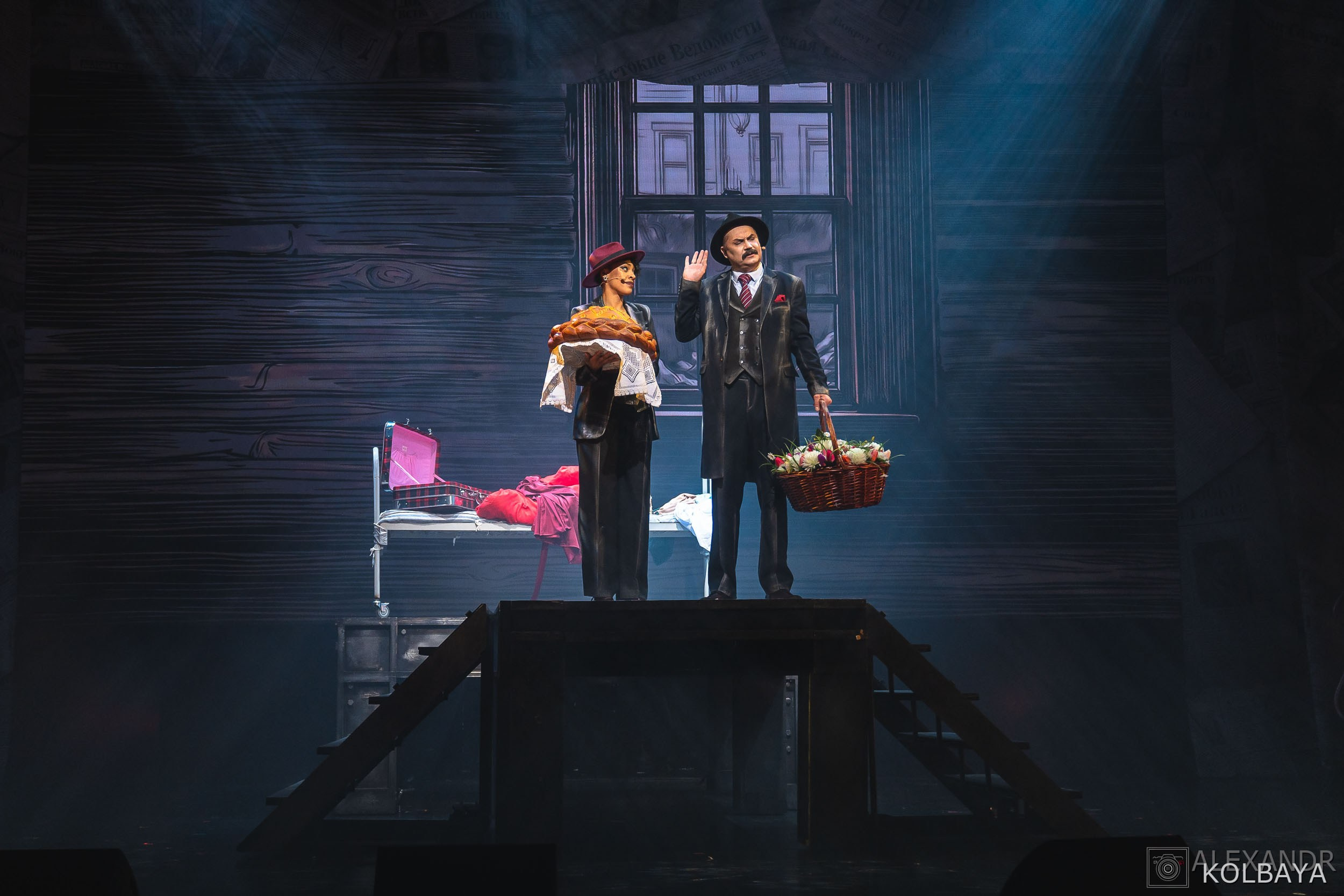 Фотографии со спектакля «Однажды в городе N». Концертный и театральный репортажный фотограф в Москве Александр Колбая