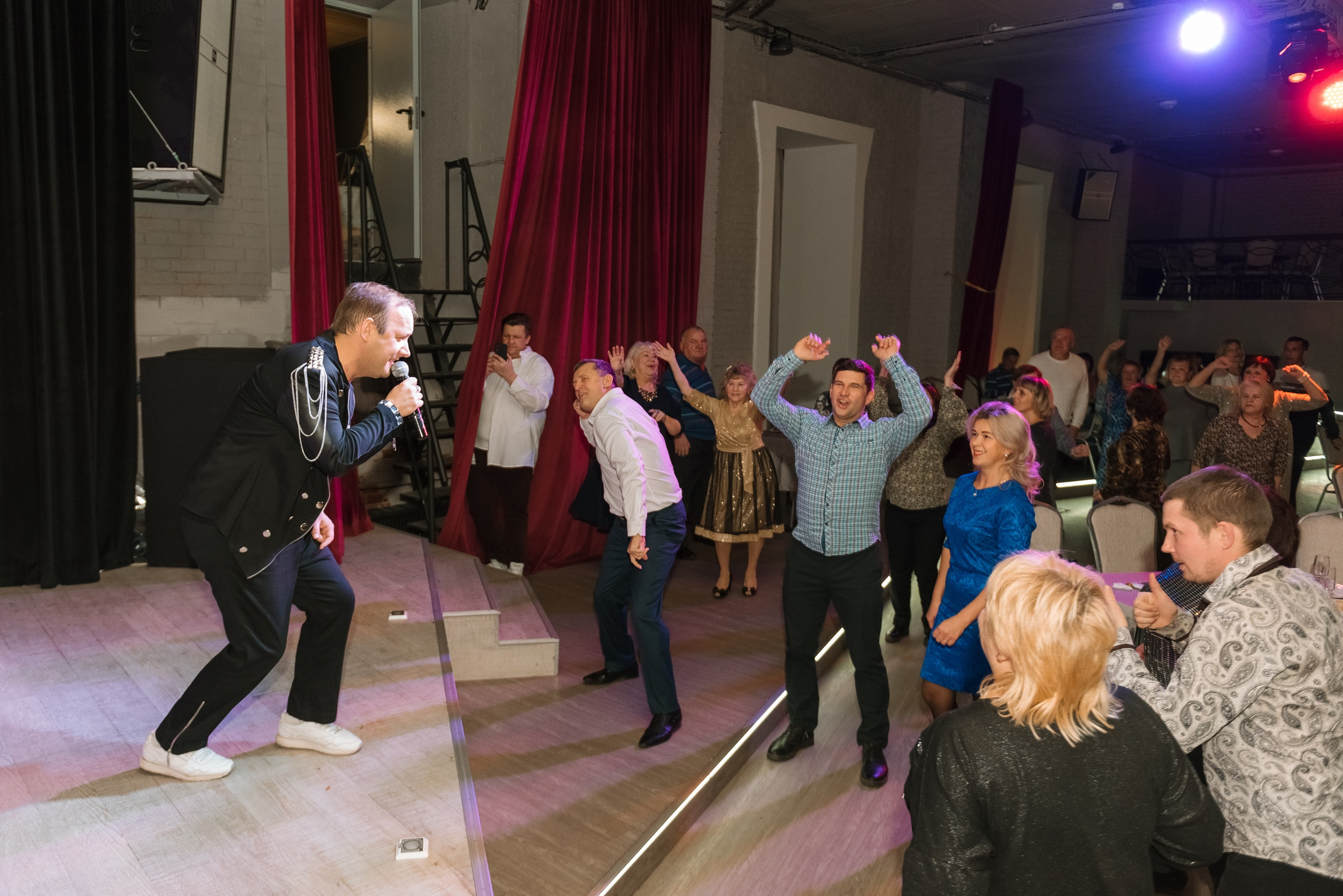 Поющий ведущий Сергей Голубев. Ведущий, Тамада, DJ, фото в Перми. Хорошее настроение