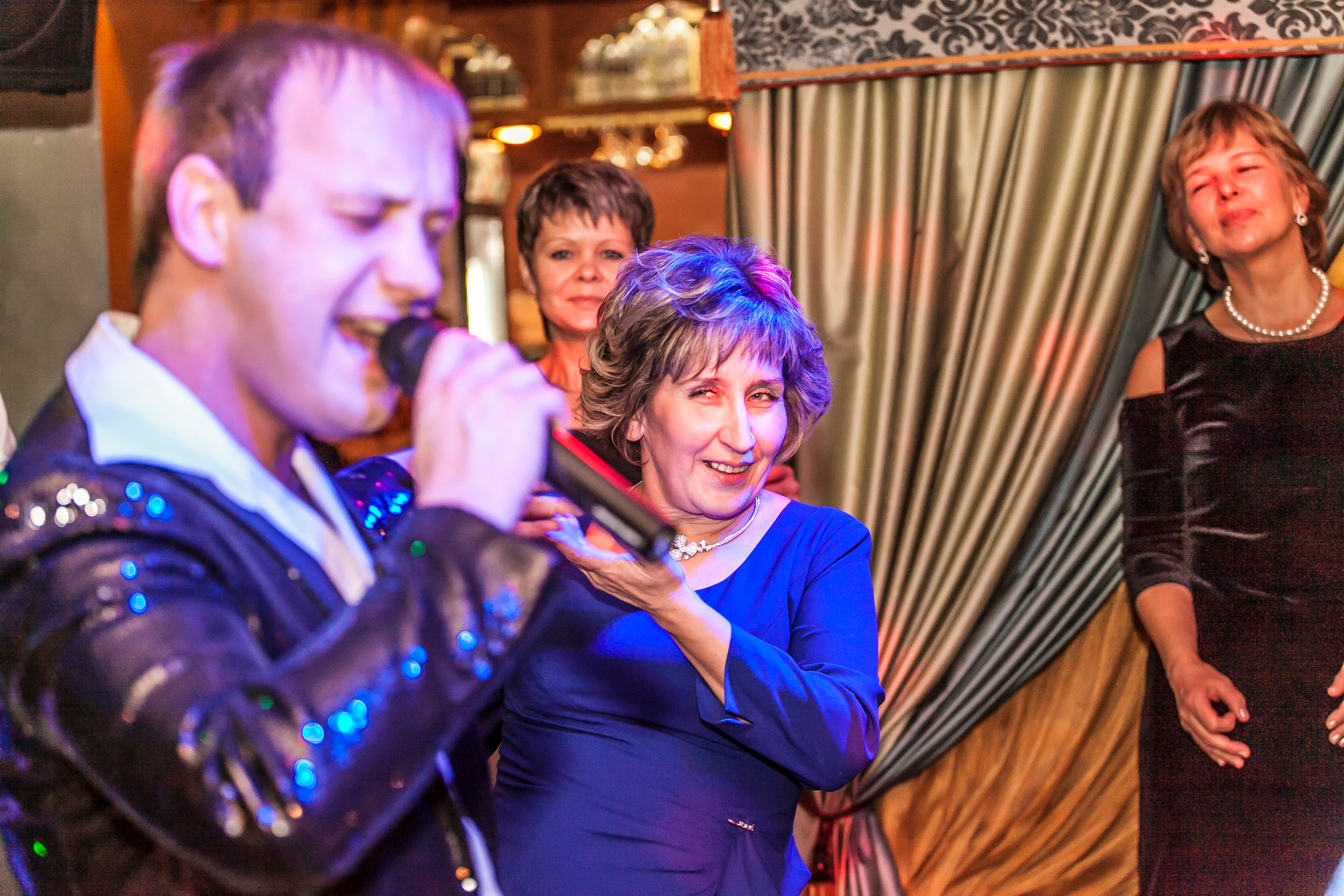 Поющий ведущий Сергей Голубев. Ведущий, Тамада, DJ, фото в Перми. Хорошее настроение