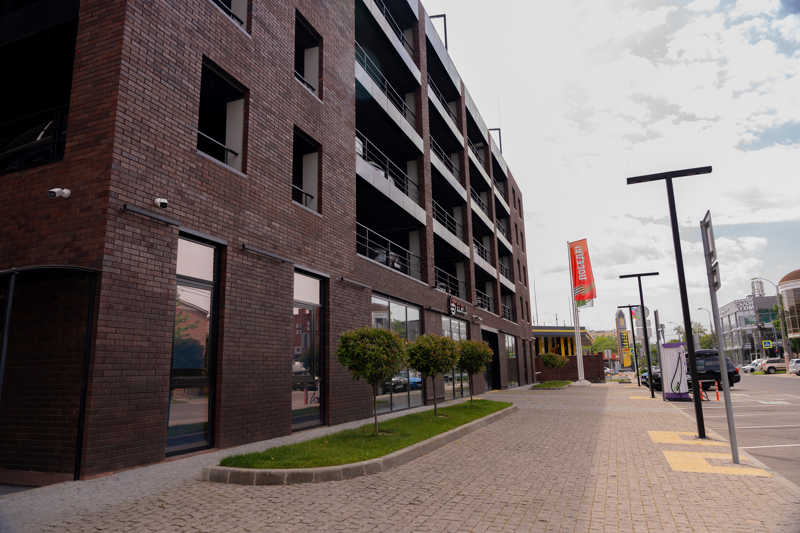 Интерьерная фотосъемка автосалона Elrus в Краснодаре. Zeekr, LiXiang Профессиональная фотосъемка интерьера премиум-автосалона в Краснодаре. Шедевры для Вас! Фотограф и Видеограф в Краснодаре Пахиев Руслан