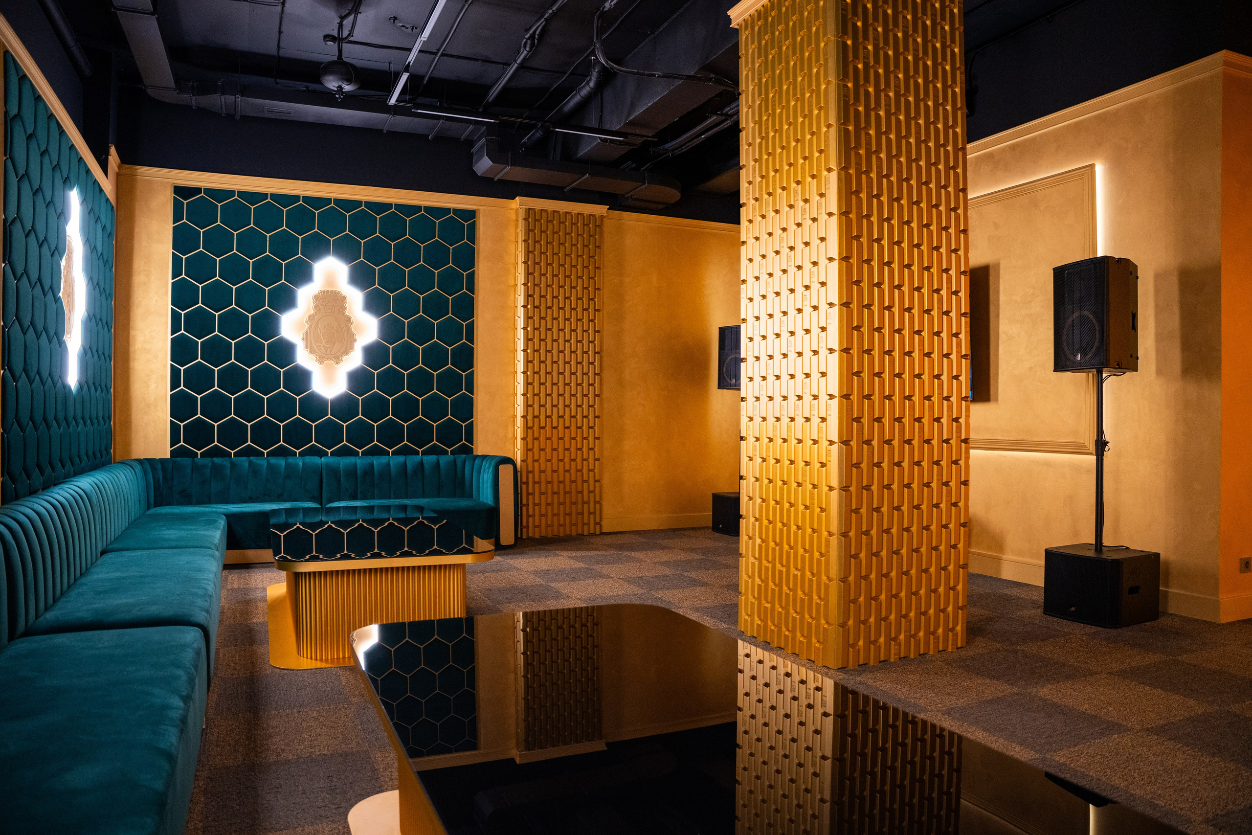 Фотосъемка интерьера стриптиз-клуба Hefner — элитный клуб Краснодара. Интерьерная фотосъемка клуба Hefner в Краснодаре — профессионально. Шедевры для Вас! Фотограф и Видеограф в Краснодаре Пахиев Руслан