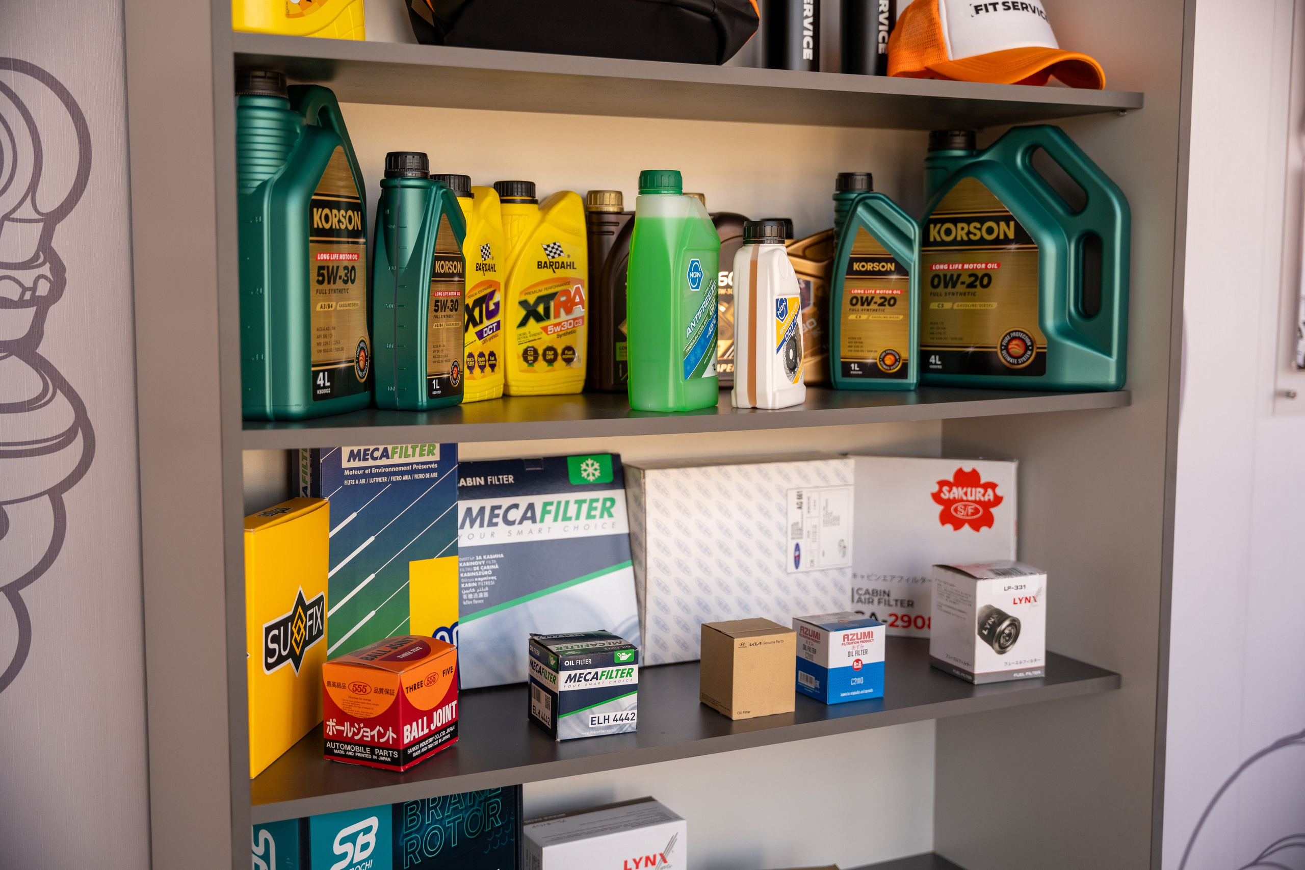 Интерьерная фотосъемка автосервиса Fit Service в Краснодаре — сеть СТО Профессиональная фотосъемка интерьера техцентра в Краснодаре. Шедевры для Вас! Фотограф и Видеограф в Краснодаре Пахиев Руслан