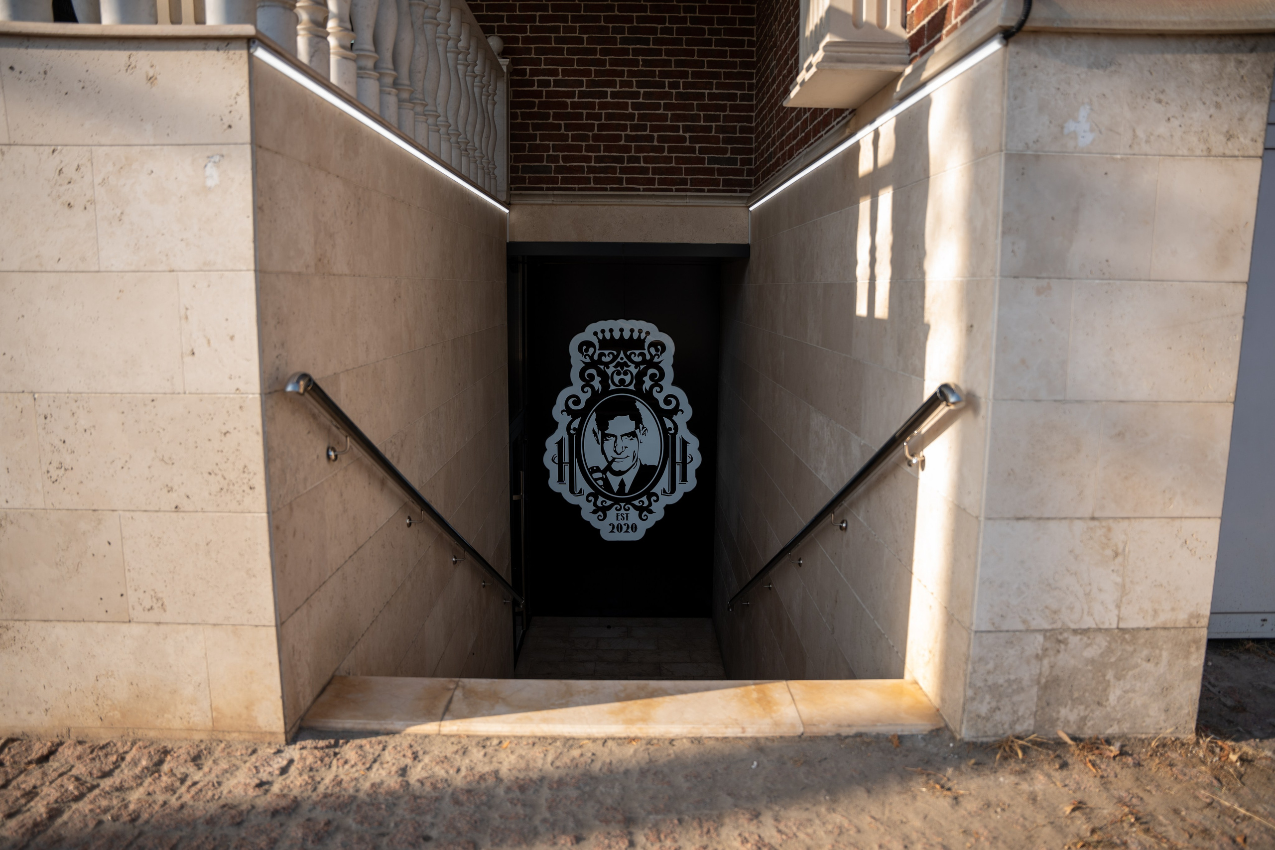 Фотосъемка интерьера стриптиз-клуба Hefner — элитный клуб Краснодара. Интерьерная фотосъемка клуба Hefner в Краснодаре — профессионально. Шедевры для Вас! Фотограф и Видеограф в Краснодаре Пахиев Руслан