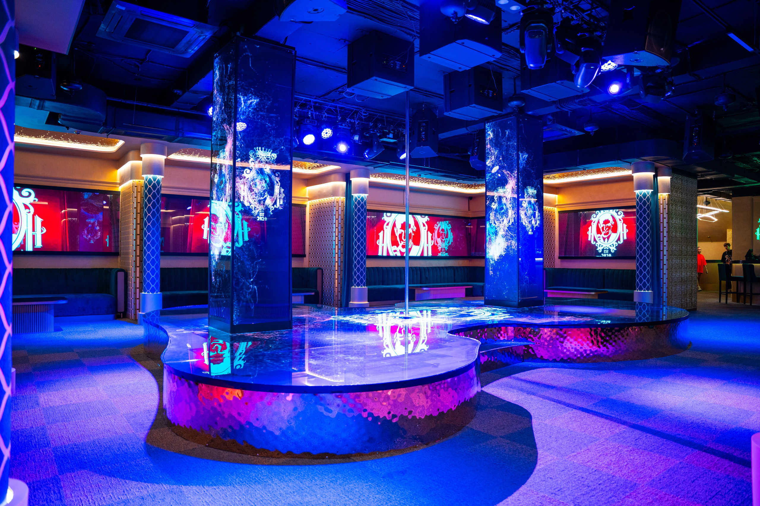 Фотосъемка интерьера стриптиз-клуба Hefner — элитный клуб Краснодара. Интерьерная фотосъемка клуба Hefner в Краснодаре — профессионально. Шедевры для Вас! Фотограф и Видеограф в Краснодаре Пахиев Руслан