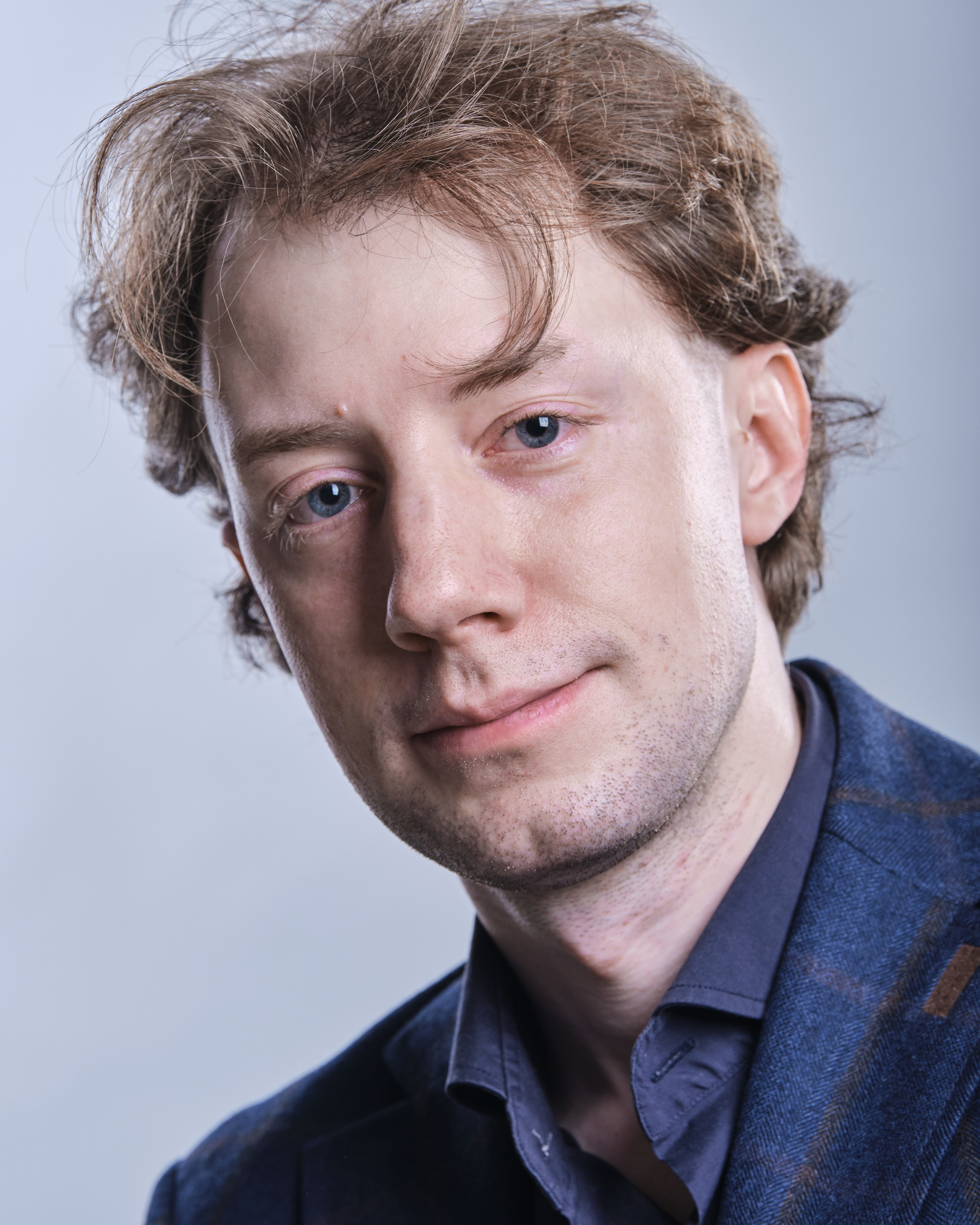 Деловой портрет мужчины | Профессиональная студийная портретная фотосессия для TenChat, резюме или актерского портфолио