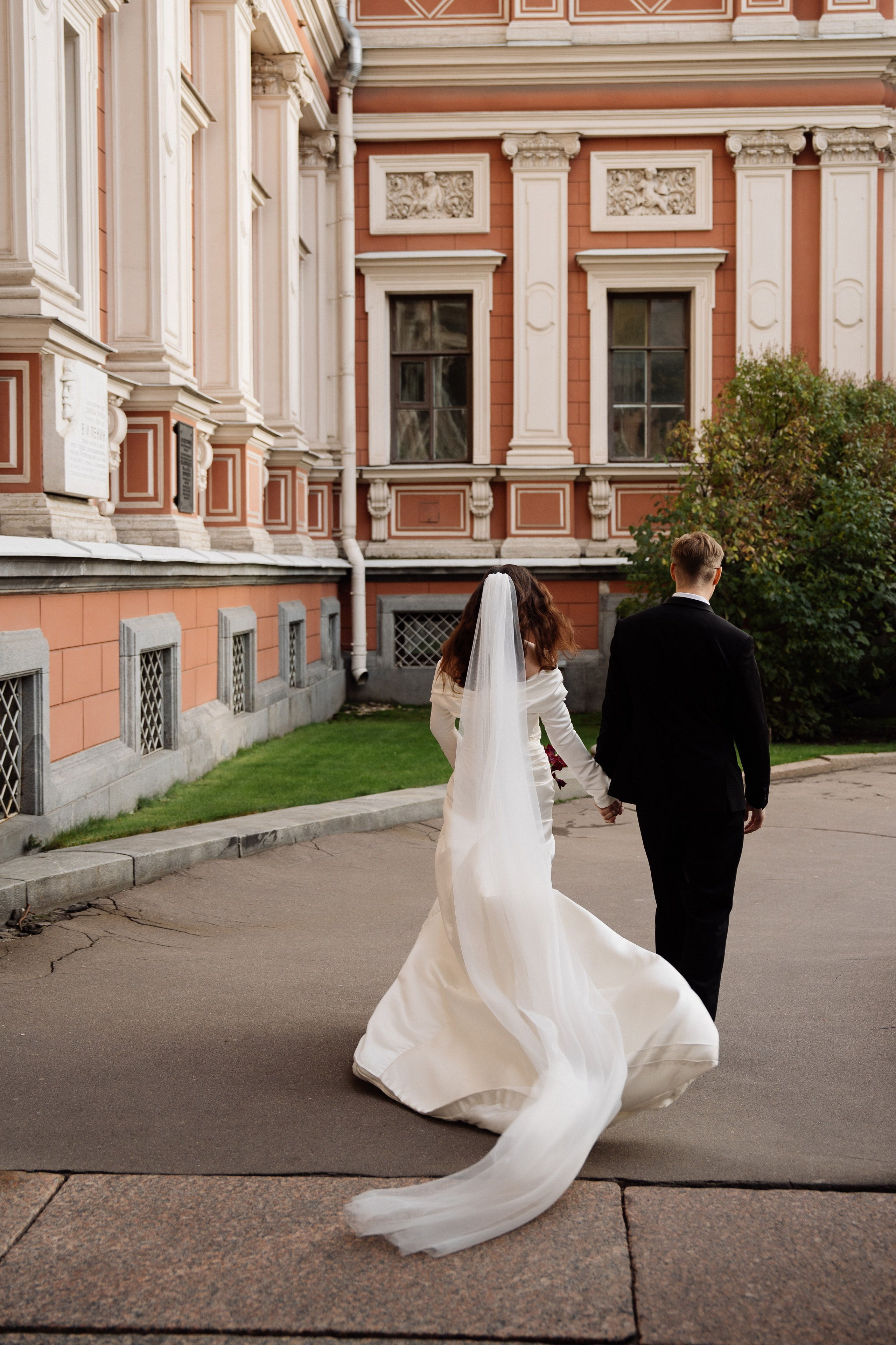 Современная свадьба во дворце. Свадебный фотограф организатор в Санкт-Петербурге Ассоль Опарина