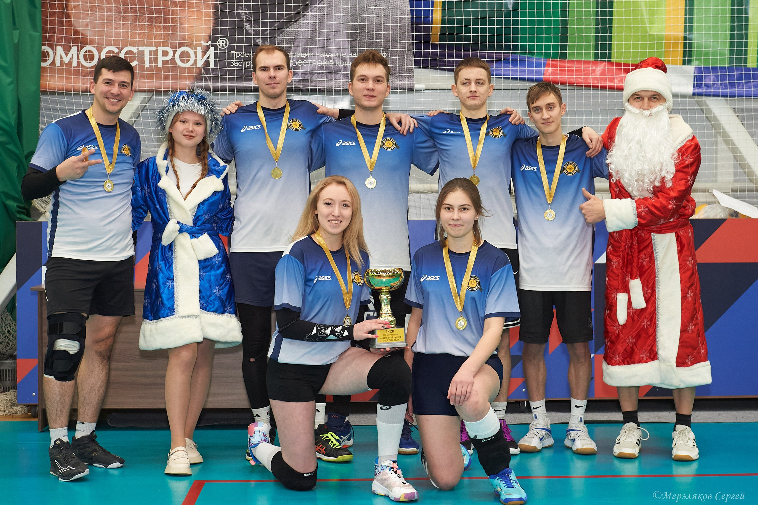 Новогодний волейбольный турнир. Ижевск. 16.12.23. Спортивный репортажный фотограф в Ижевске Сергей Мерзляков
