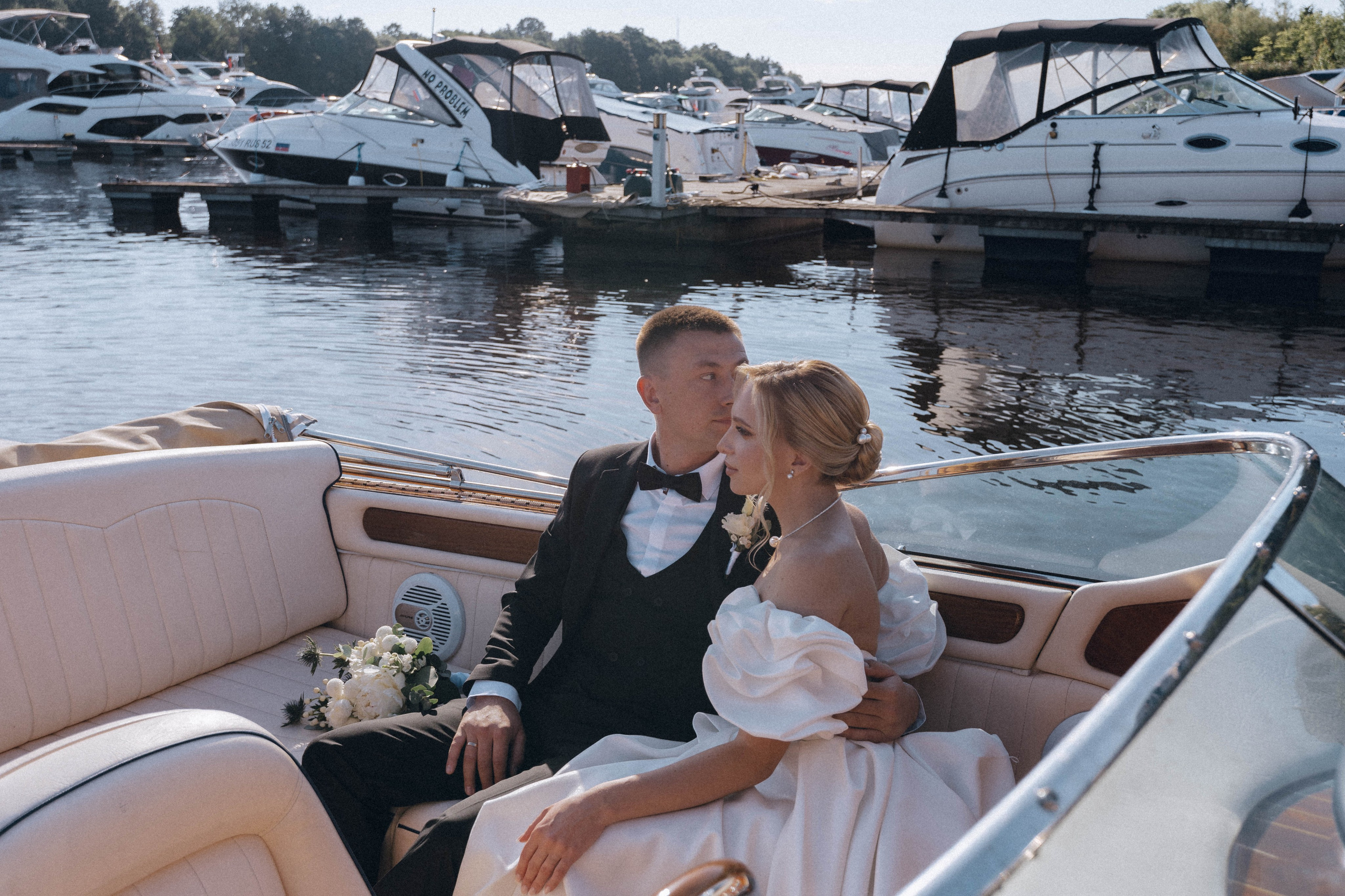 СВАДЕНБНАЯ СЬЕМКА НА КАТЕРЕ ПО КАНАЛАМ САНКТ-ПЕТЕРБУРГА И В АКВАТОРИИ НЕВЫ. Профессиональный фотограф, Санкт-Петербург — Виктория Богомолова