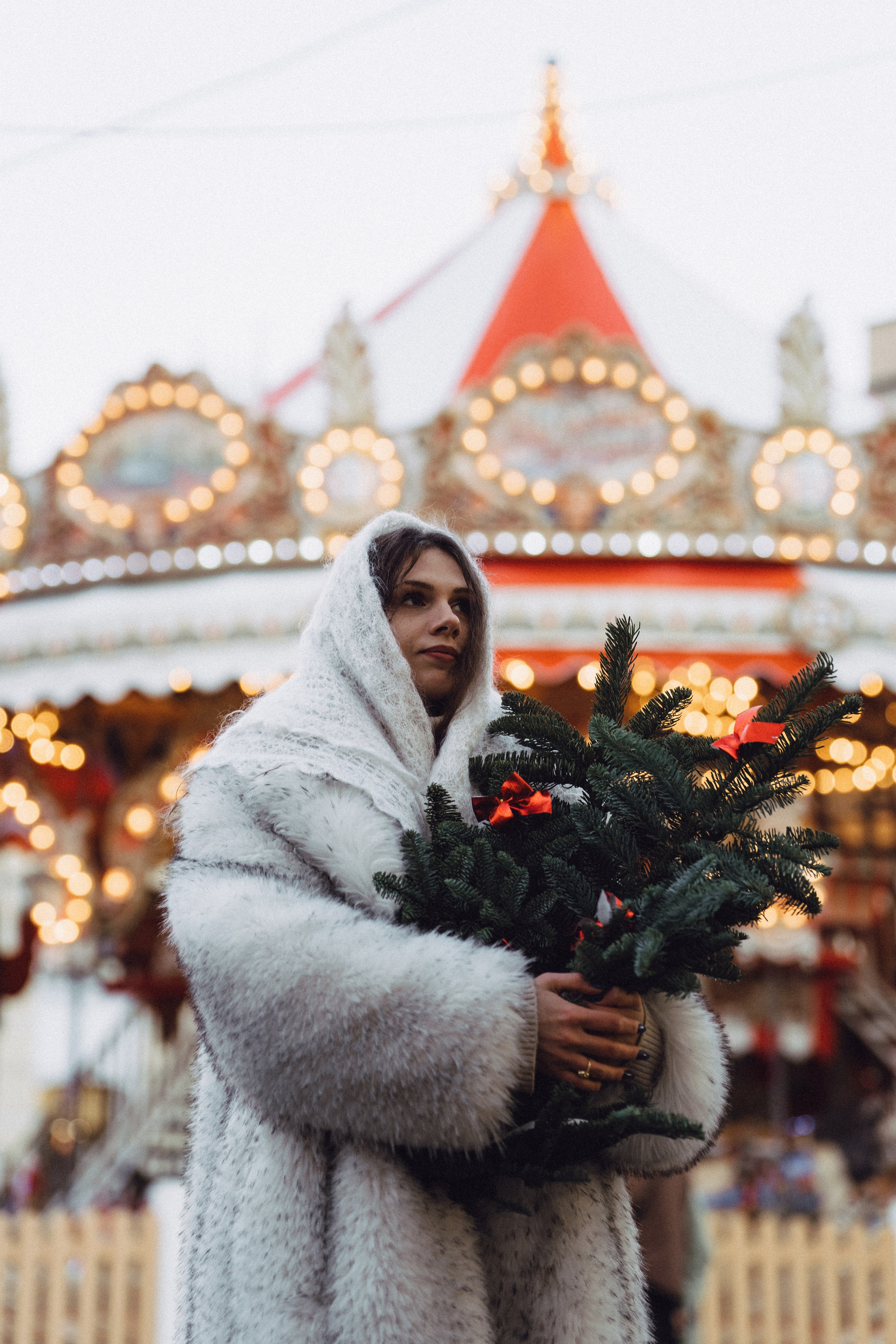 ПРОГУЛКА НА МАНЕЖНОЙ ПЛОЩАДИ ДЛЯ ДЕВУШКИ ПЕРЕД НОВЫМ ГОДОМ (НОВОГОДНЯЯ ФОТОСЕССИИЯ НА МАНЕЖНОЙ ПЛОЩАДИ). Профессиональный фотограф, Санкт-Петербург — Виктория Богомолова
