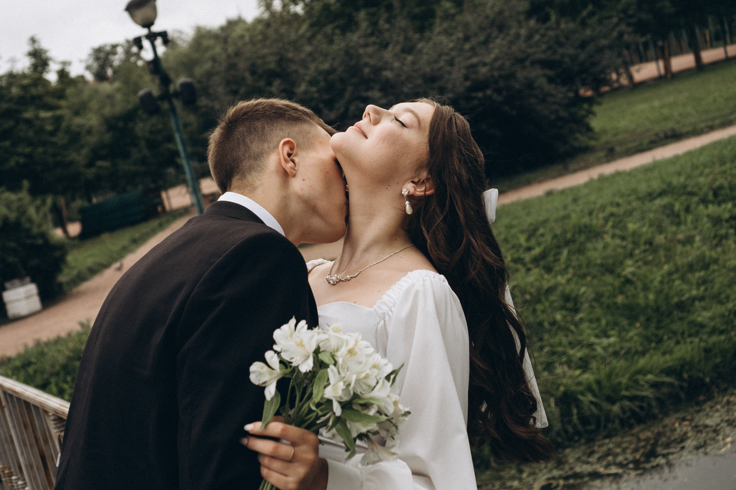 СВАДЕБНАЯ СЬЕМКА В ТАВРИЧЕСКОМ САДУ И ПРОГУЛКА ПО ЧЕРНЫШЕВСКОЙ. Профессиональный фотограф, Санкт-Петербург — Виктория Богомолова