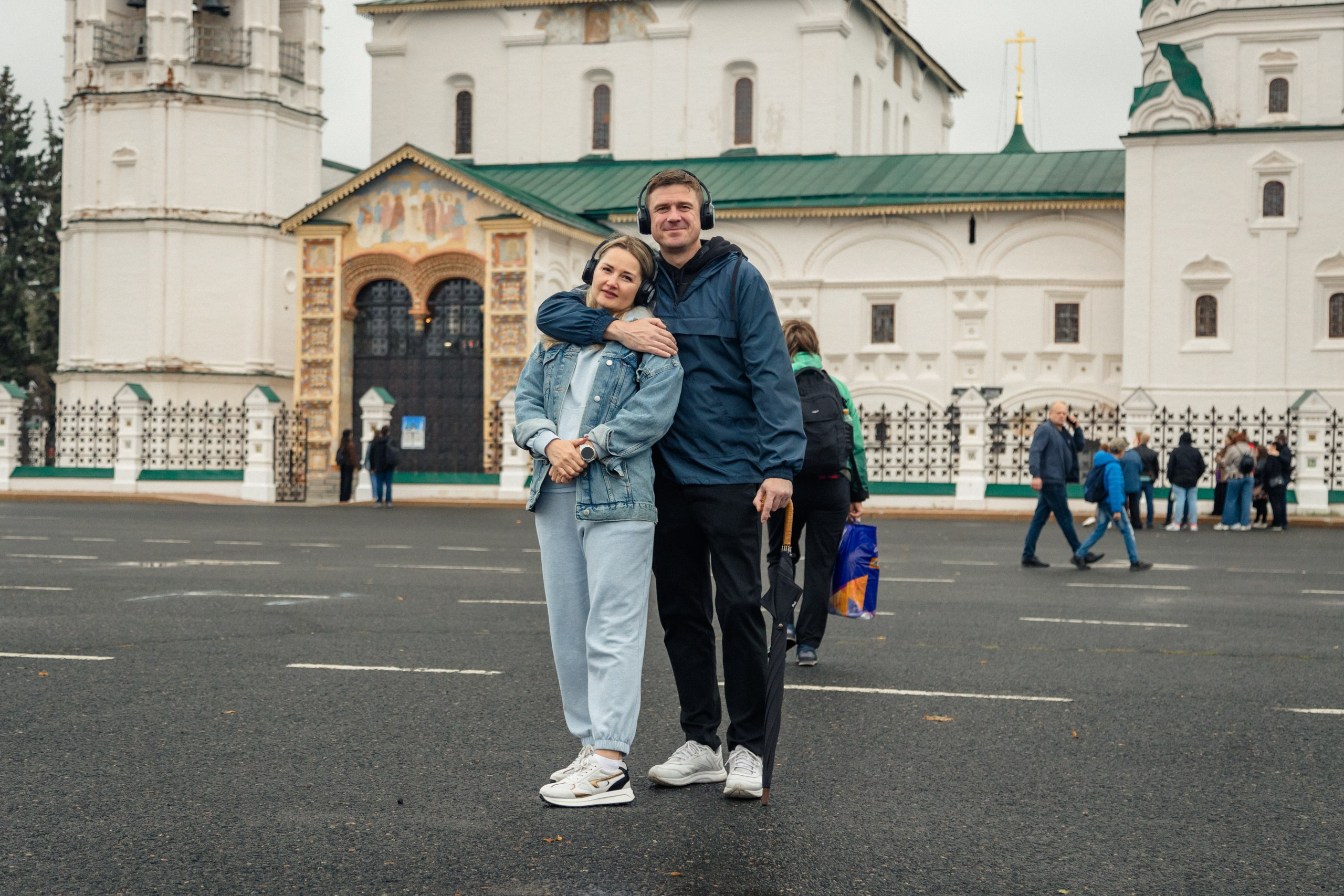 Экскурсия. На каждом снимке всегда два человека: фотограф и зритель