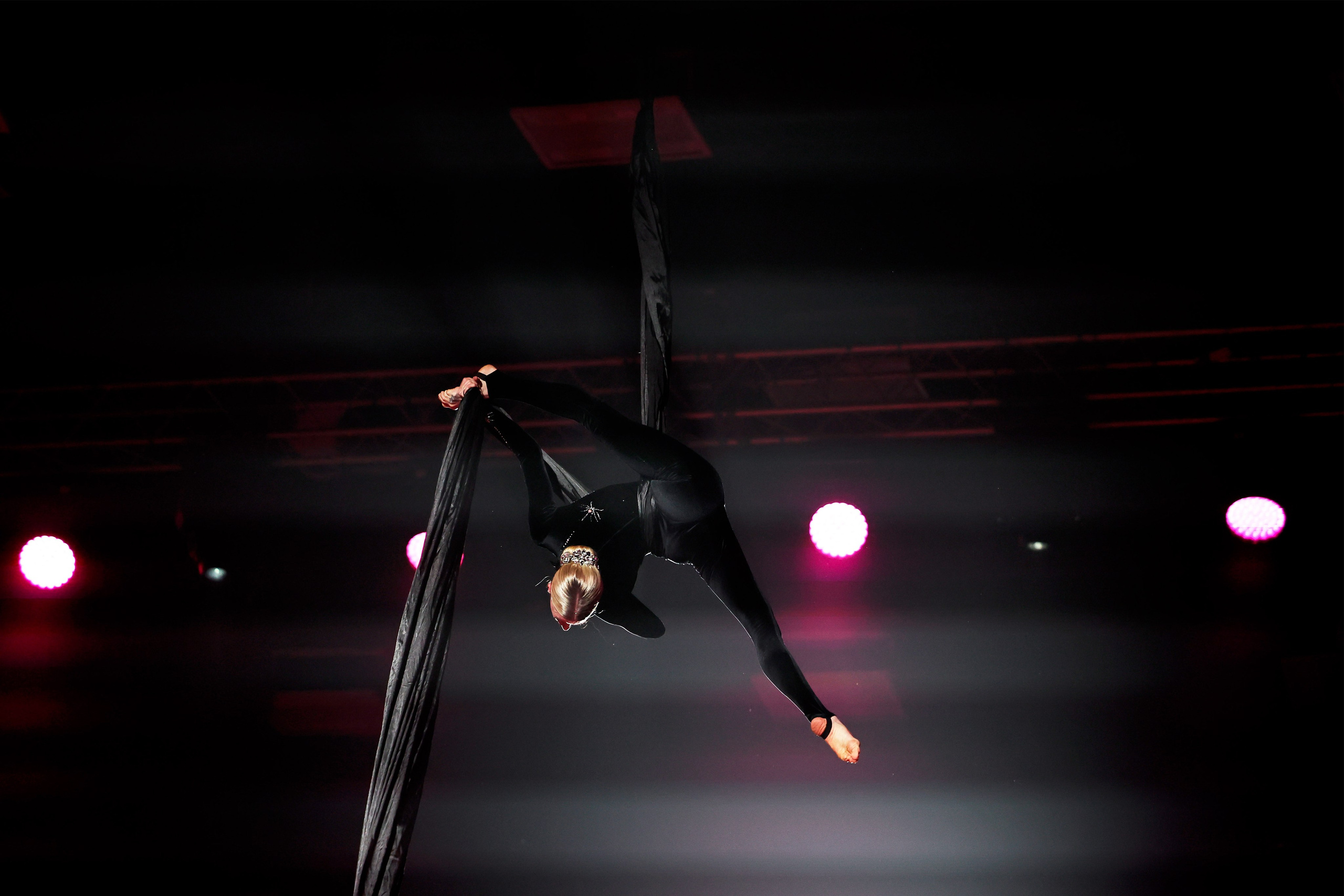 «Дуэль» Шоу Светланы Хоркиной 07.04.2024. Спортивный и репортажный фотограф Антон Тереханов