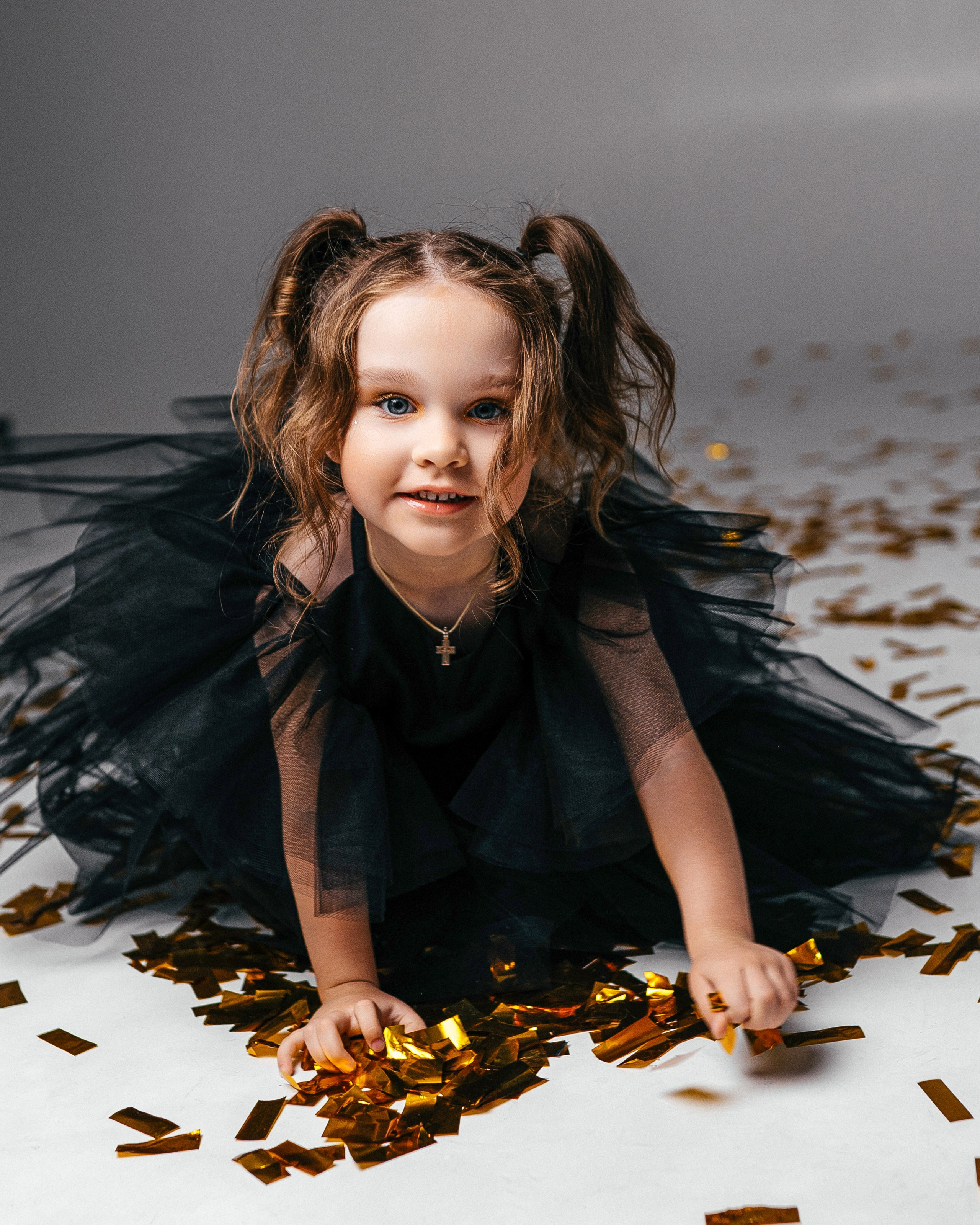 Фотосессия для девочки в платье. Фотограф Ким Наталья в Красноярске