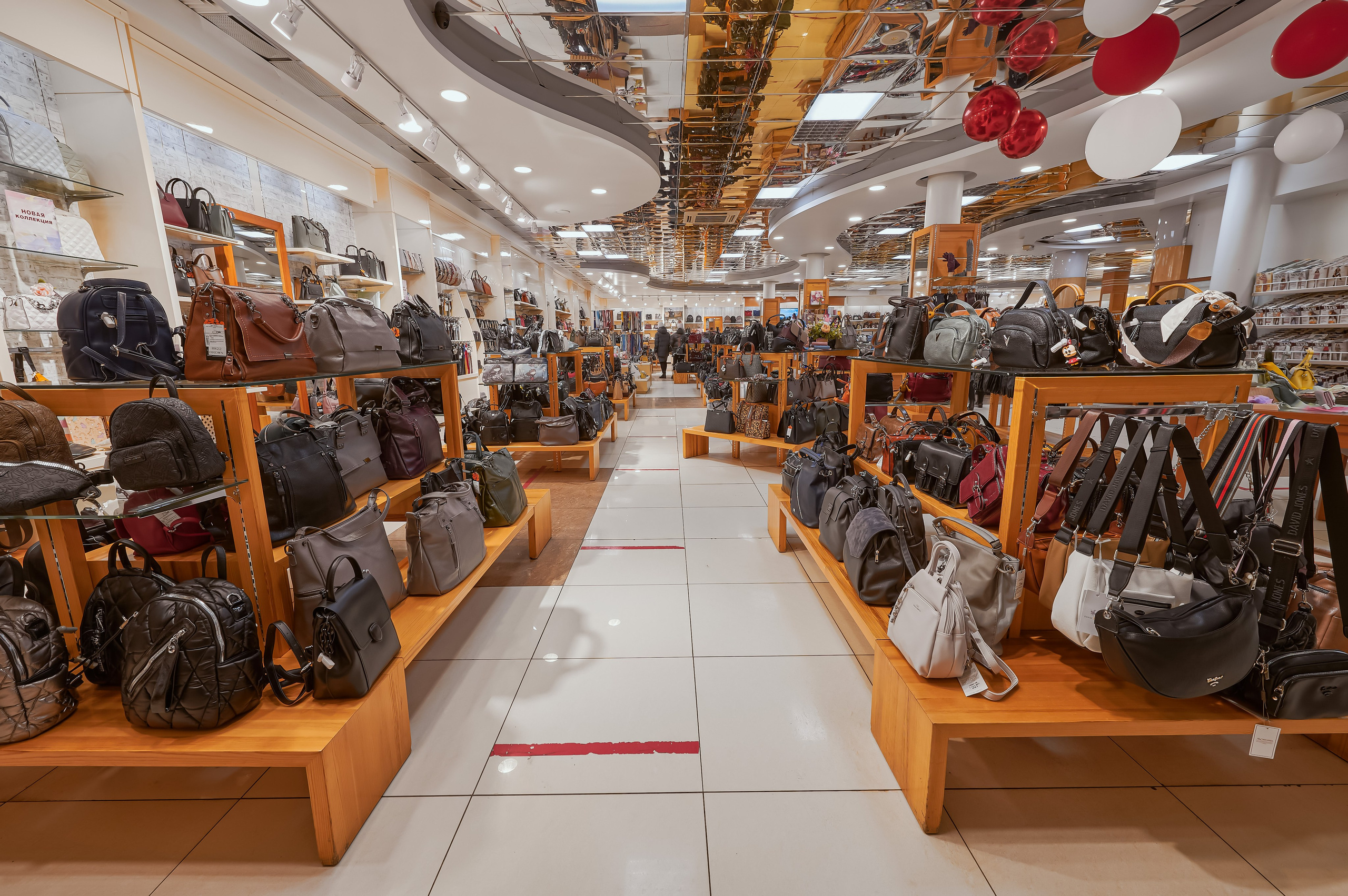 Портфолио по интерьерной и экстерьерной фотосъёмки: Мир Сумок — Правый берег. Фотограф Яковлев Роман — Красноярск