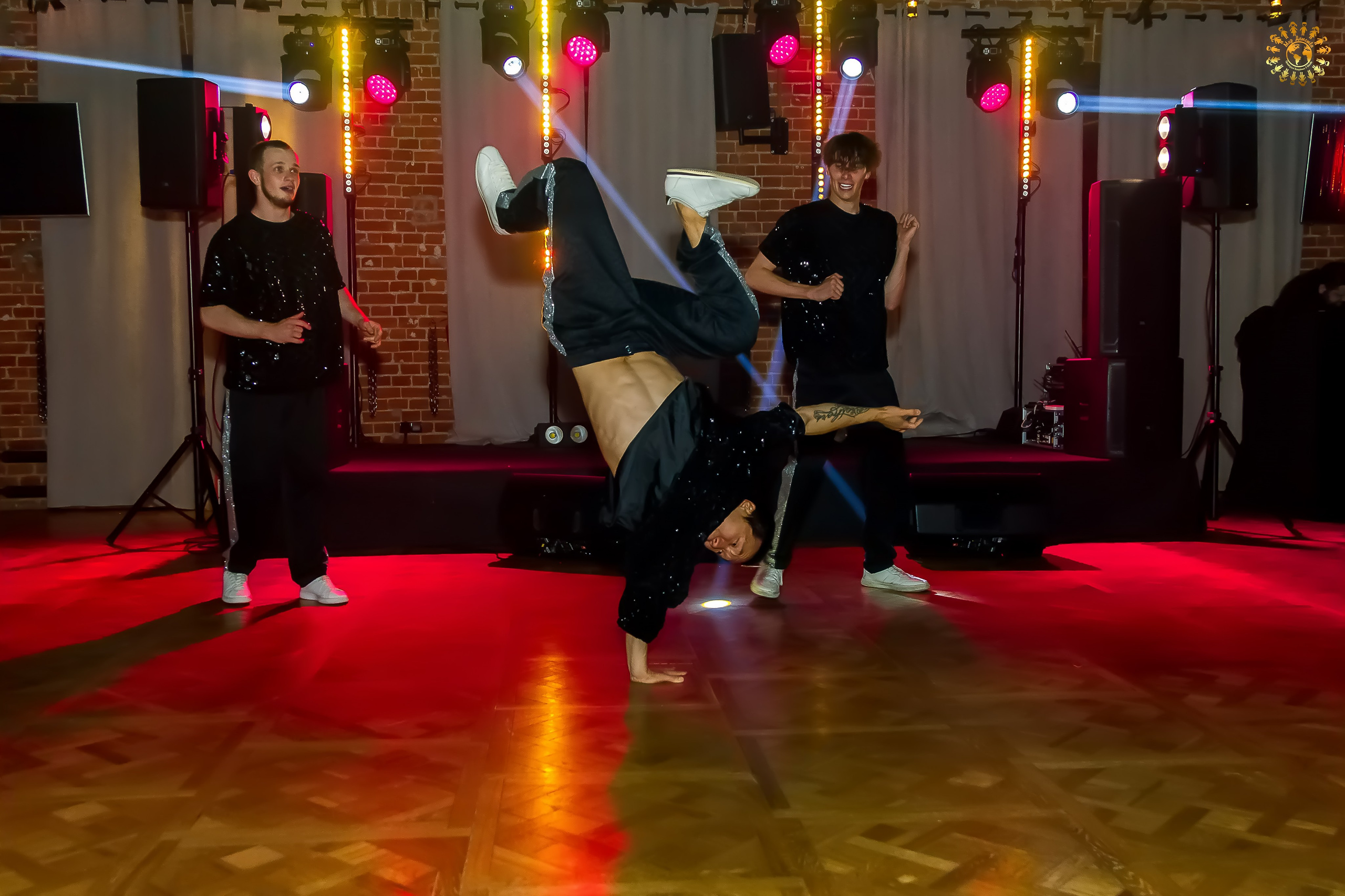 Выпускной 2023 (11-е классы) клуб «Джаггер», Москва. Репортажная съемка в Москве и области. Анималистика