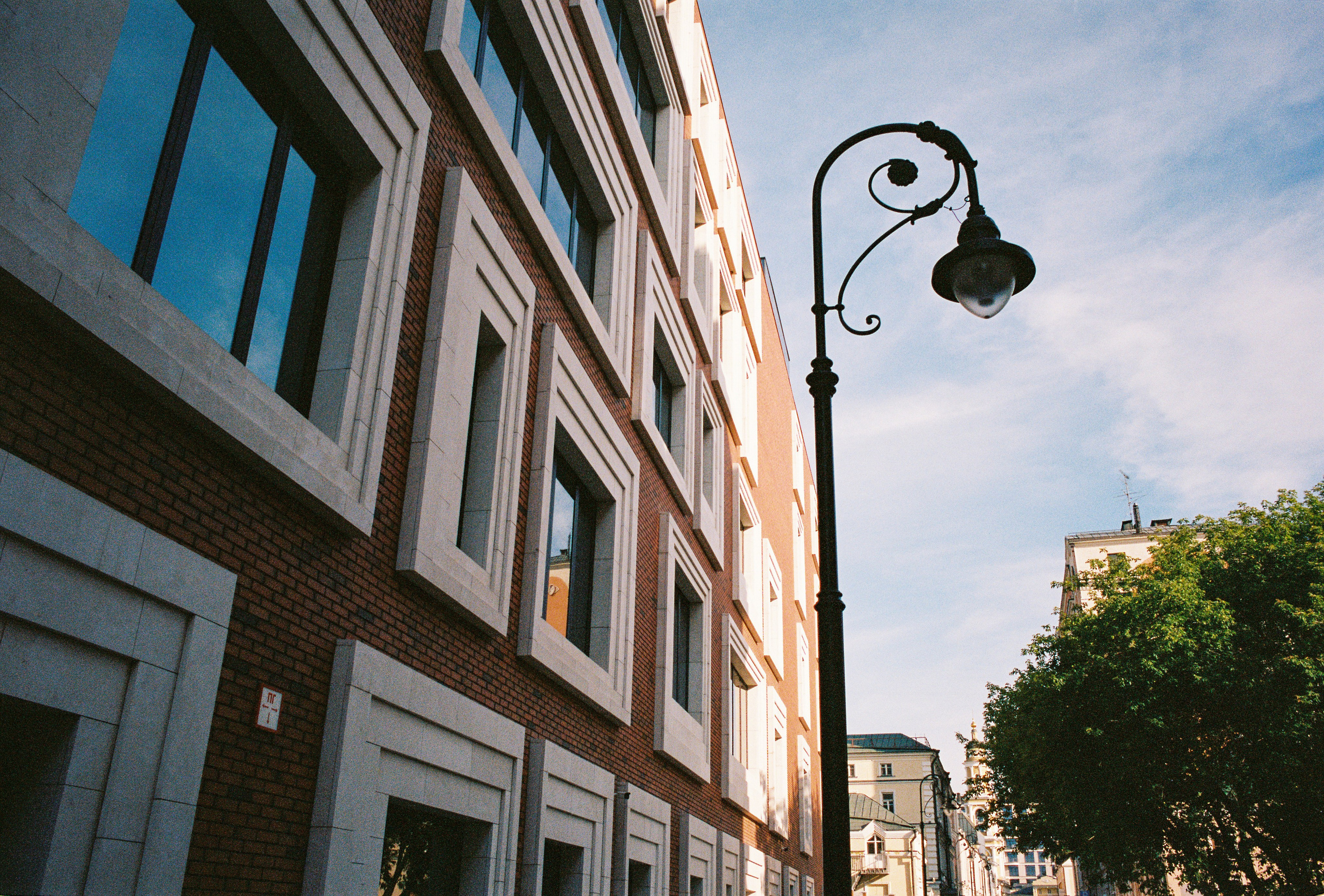 Здание Новой Третьяковской галереи в Москве