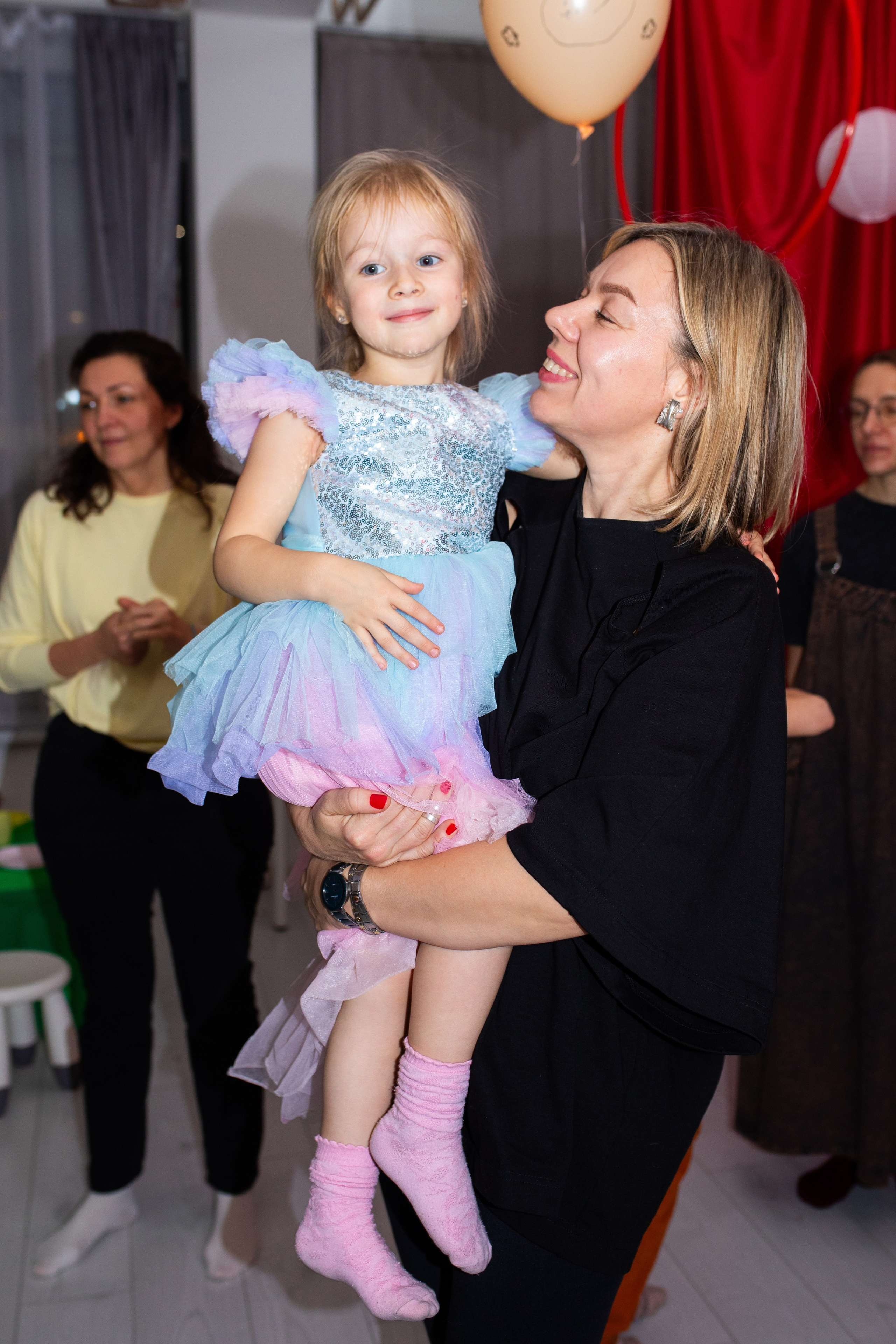 Гринч или как выключили свет в лофте вечером) атмосферные фото детского праздника со свечами и фонариками. Фотограф в Новосибирске Ася Зверева