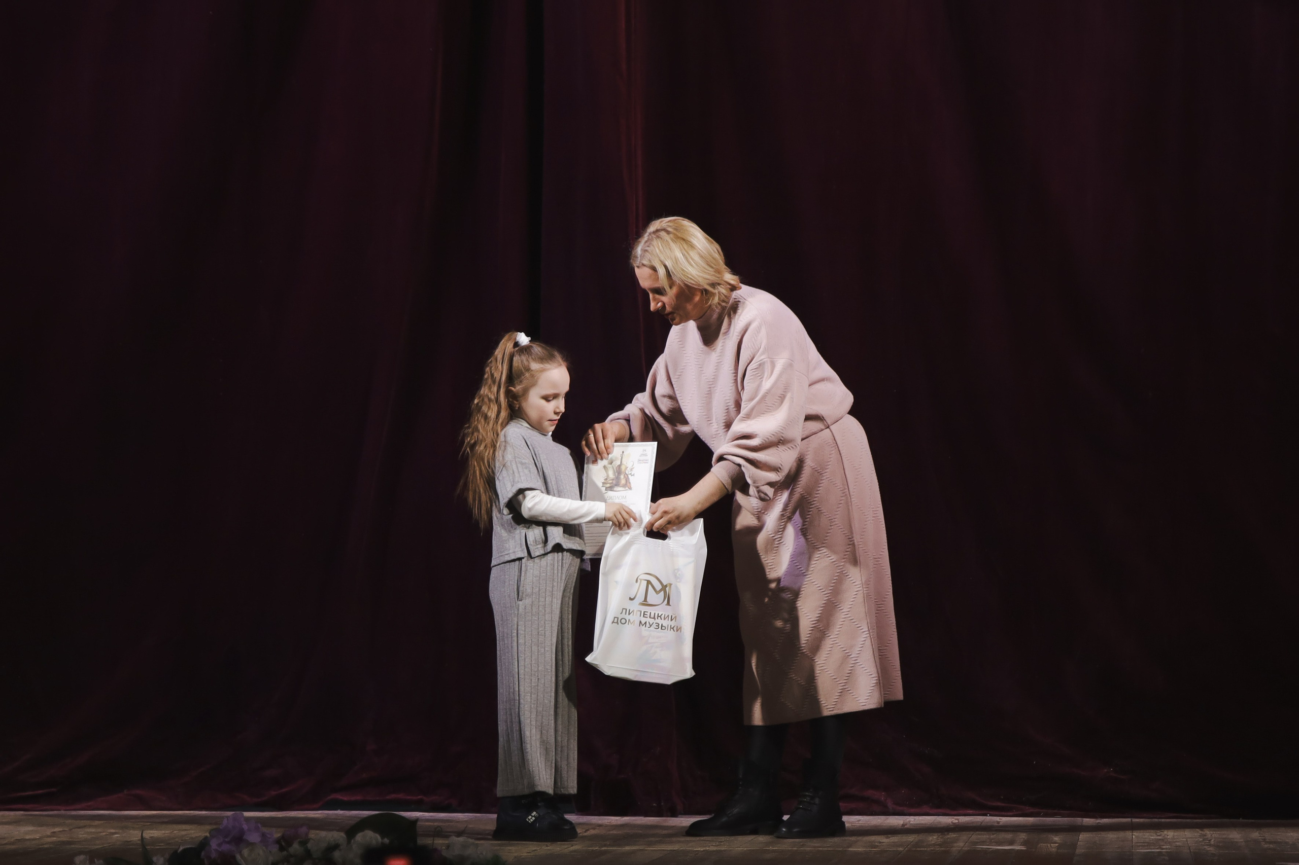 Фотоотчет с награждения стипендиатов города Липецка