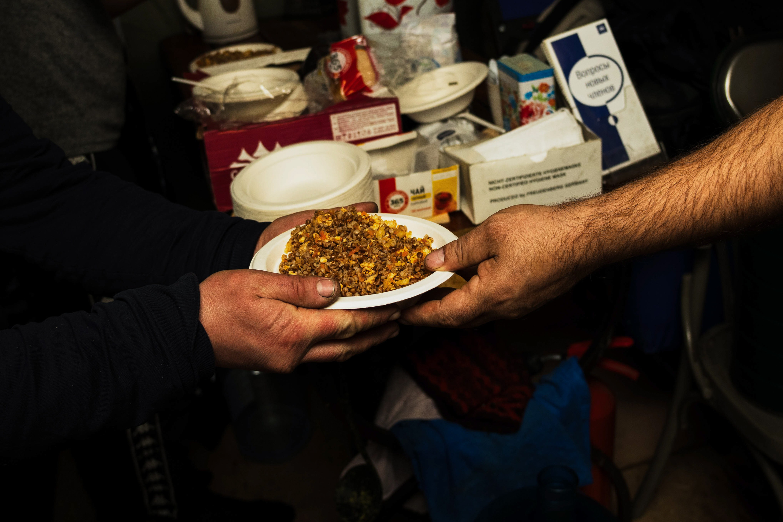 Репортажная съемка. «Ночлежка». Пункт обогрева; Неравнодуш. Репортажный фотограф в СПб