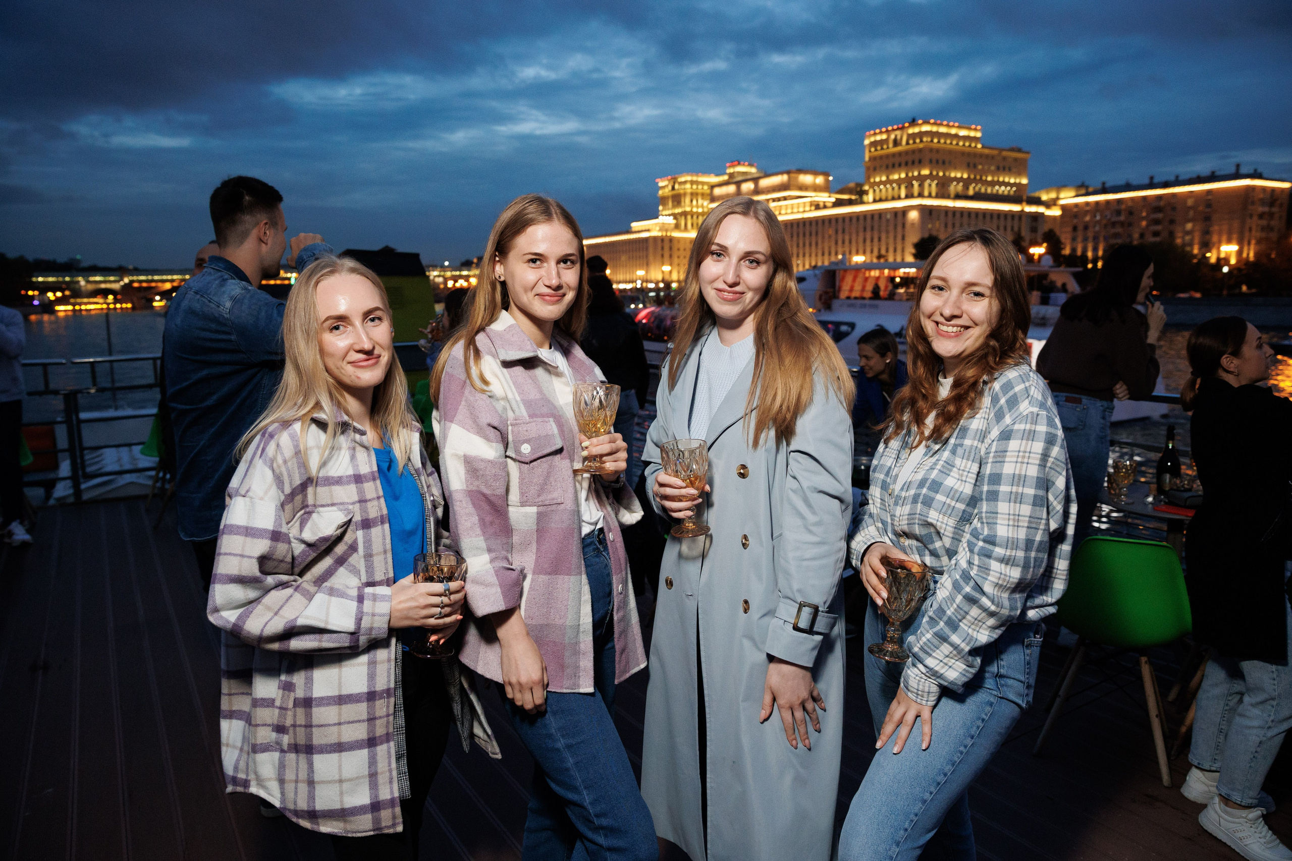 На теплоходах музыка играет. Репортажный Фотограф в Москве Юра Гушан