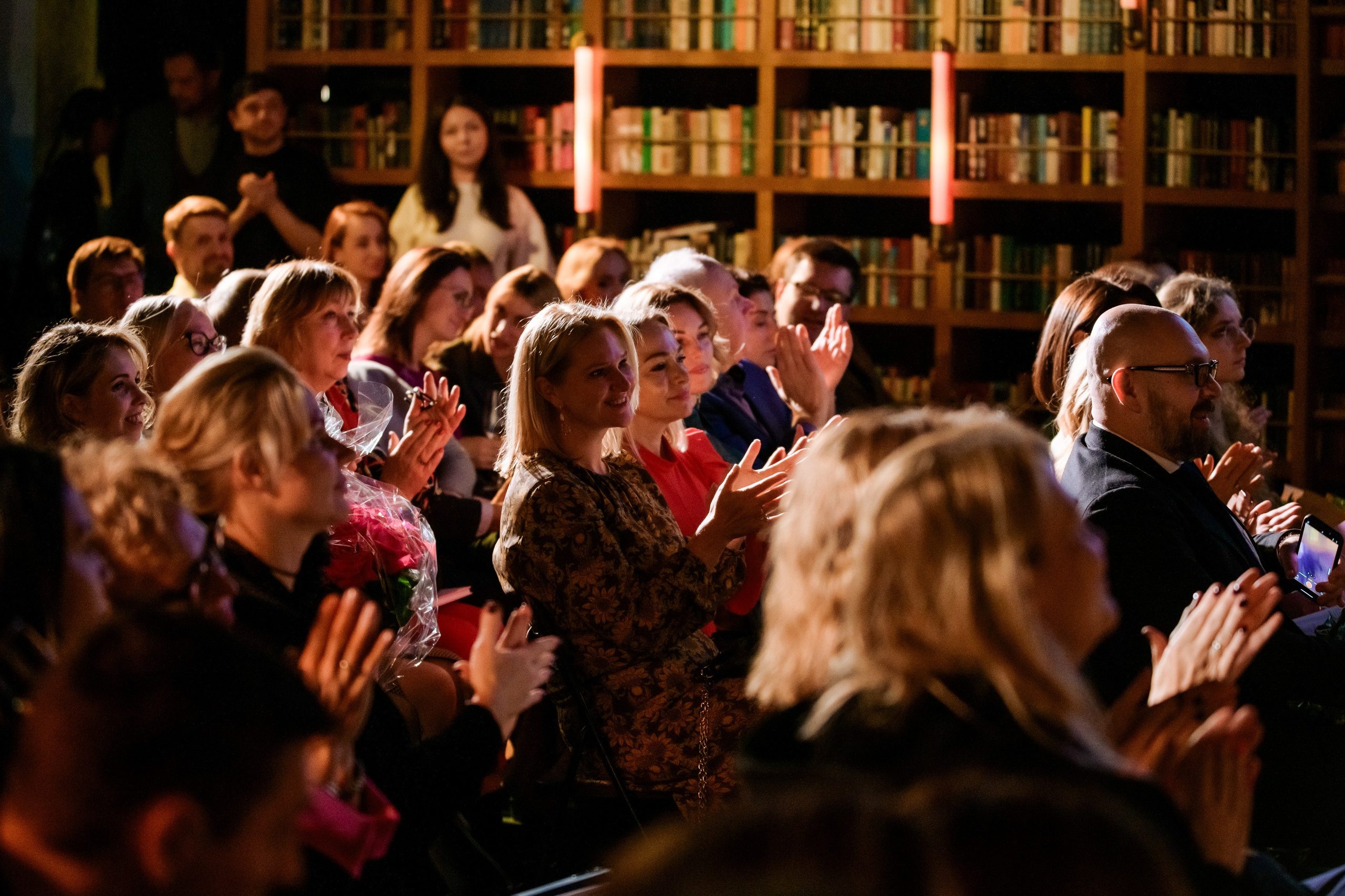 Презентация стихов Надежды. Репортажный фотограф Сергей Дроздов