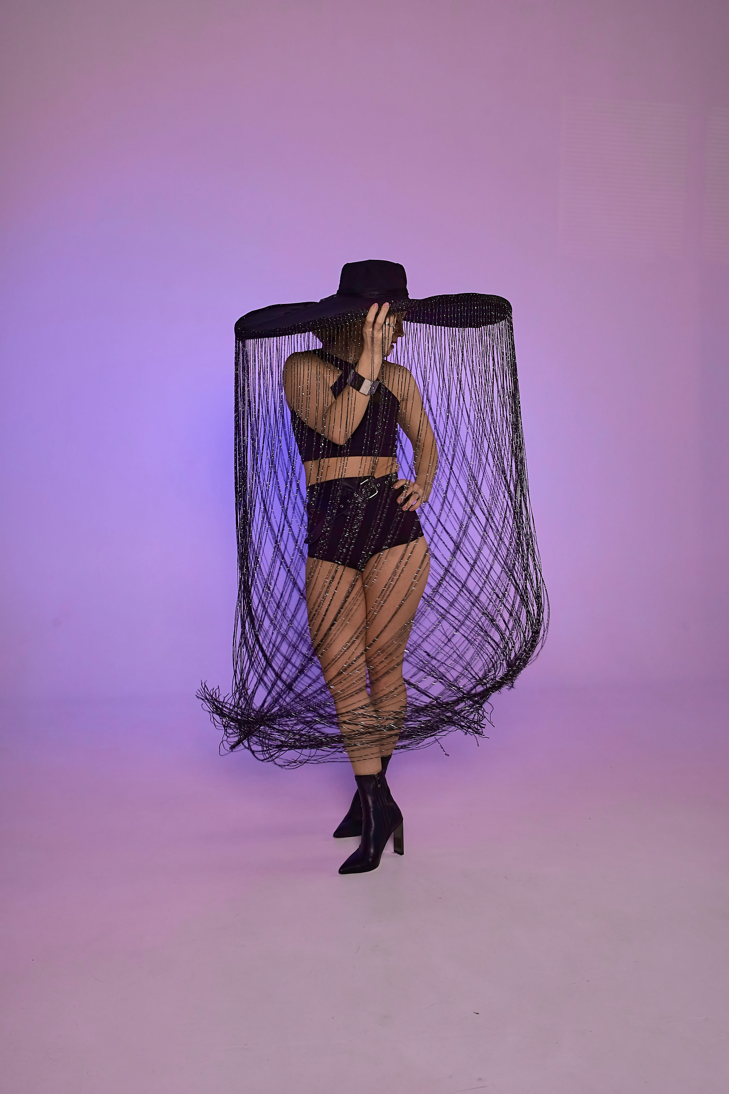 Портретная студийная фотосессия в шикарной шляпе. Семейный и свадебный фотограф в Краснодаре Михеева Светлана