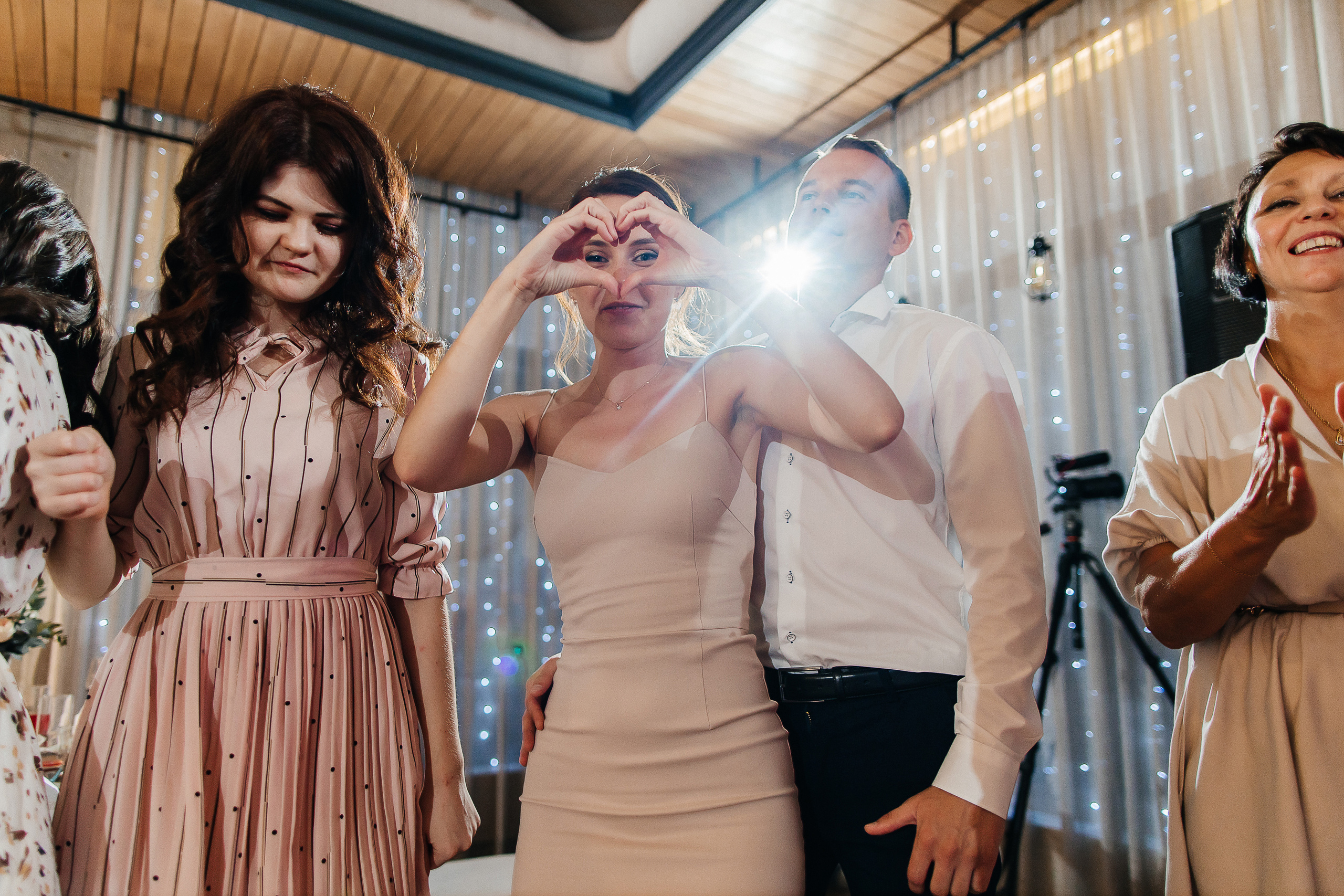 Волнительная свадебная церемония на веранде уютного ресторана. Олег Сверчков | Свадебный фотограф Вологда