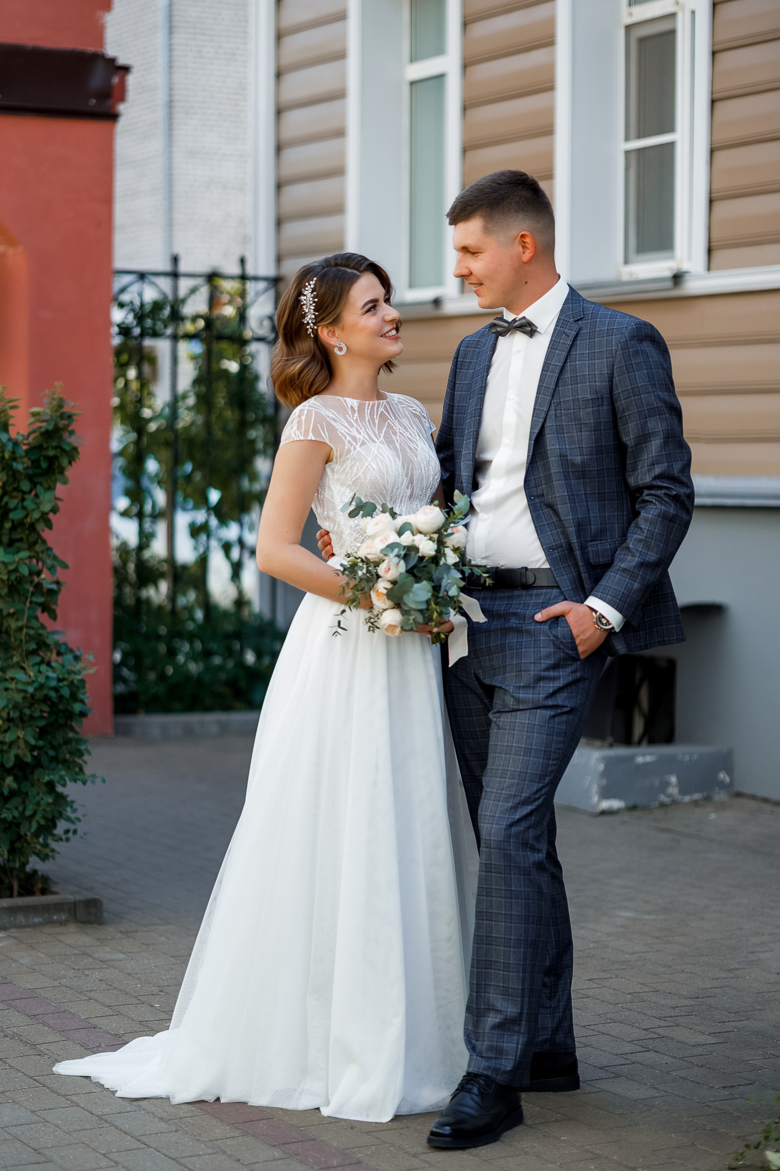 Волнительная свадебная церемония на веранде уютного ресторана. Олег Сверчков | Свадебный фотограф Вологда