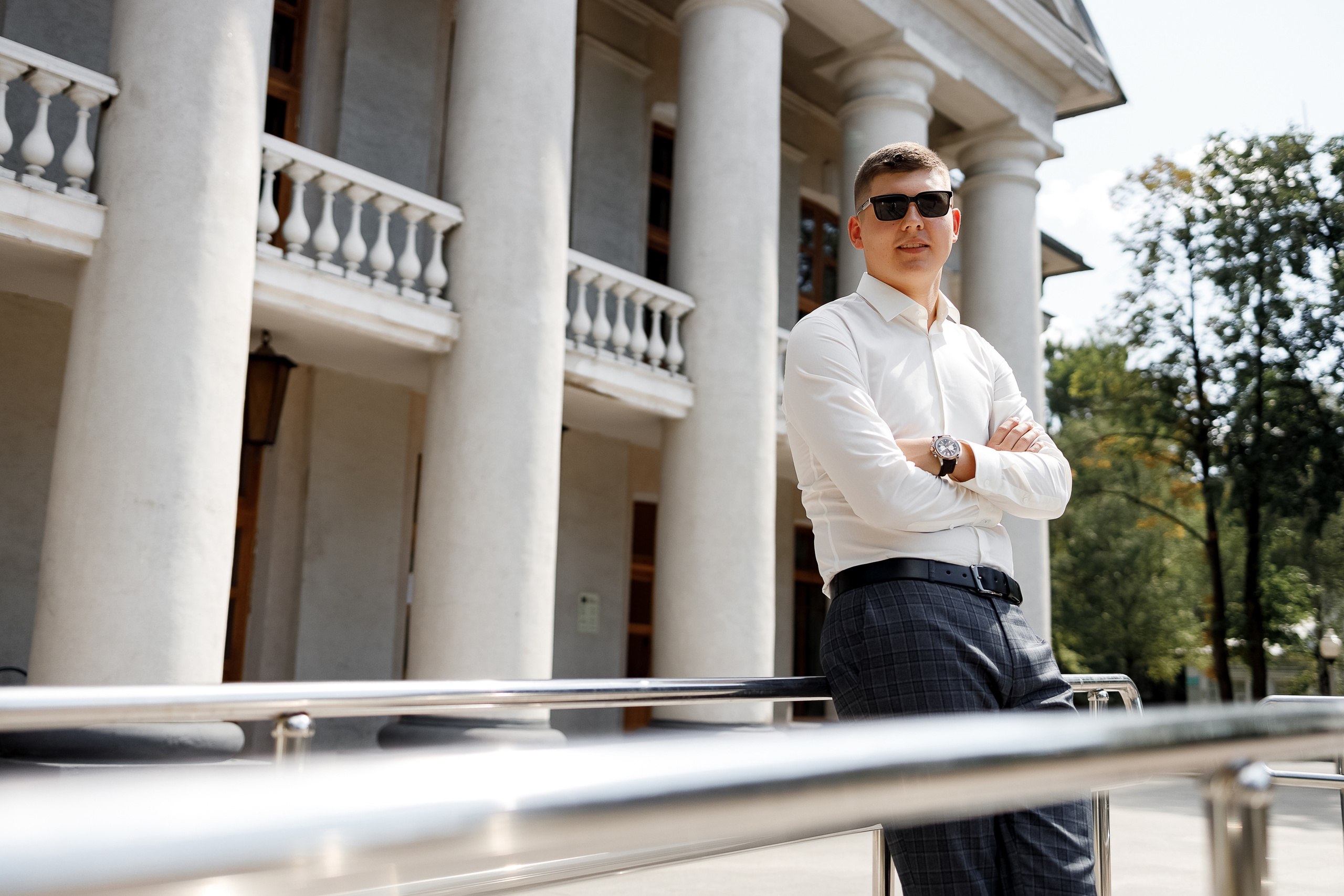 Волнительная свадебная церемония на веранде уютного ресторана. Олег Сверчков | Свадебный фотограф Вологда