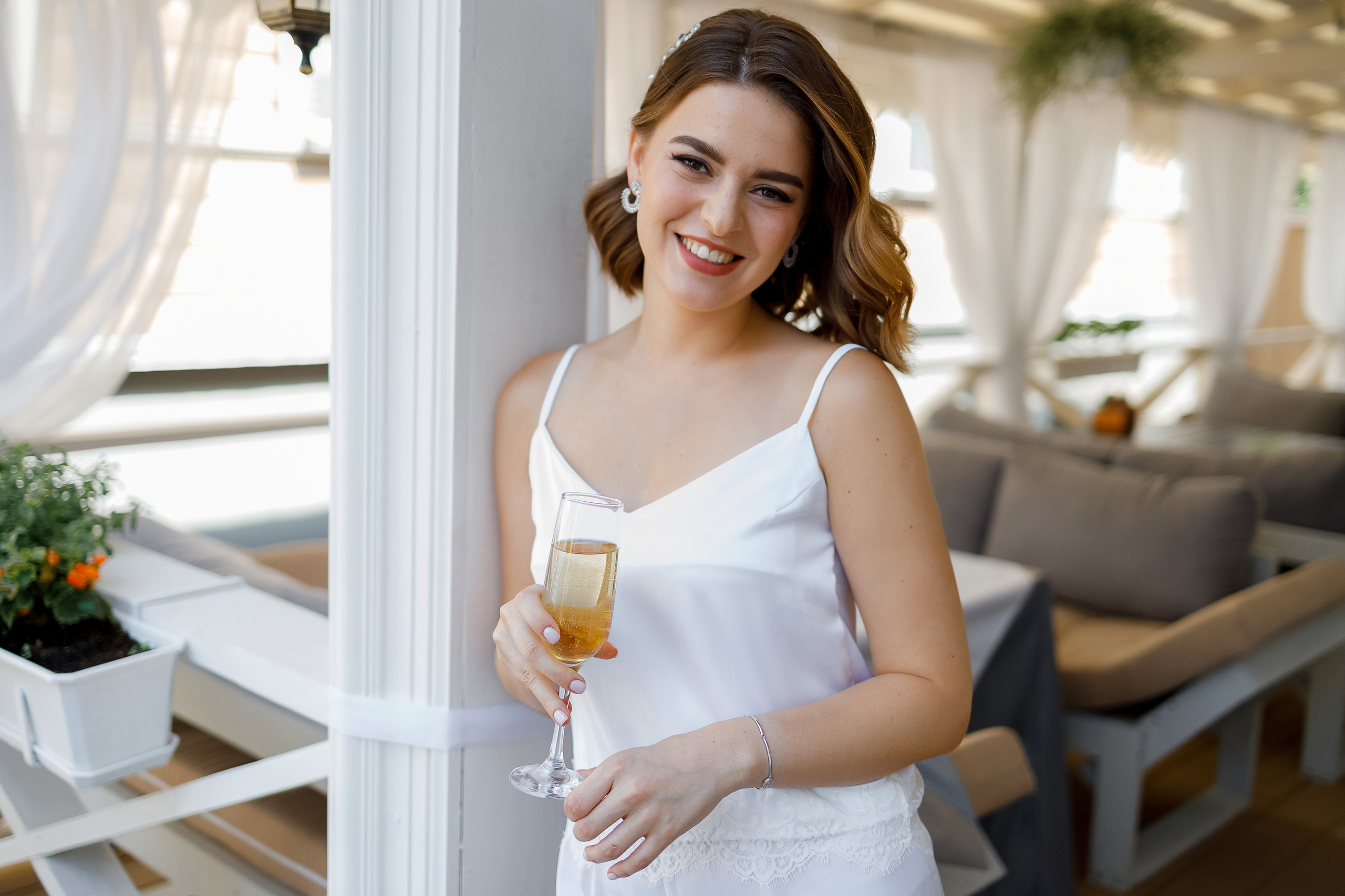 Волнительная свадебная церемония на веранде уютного ресторана. Олег Сверчков | Свадебный фотограф Вологда