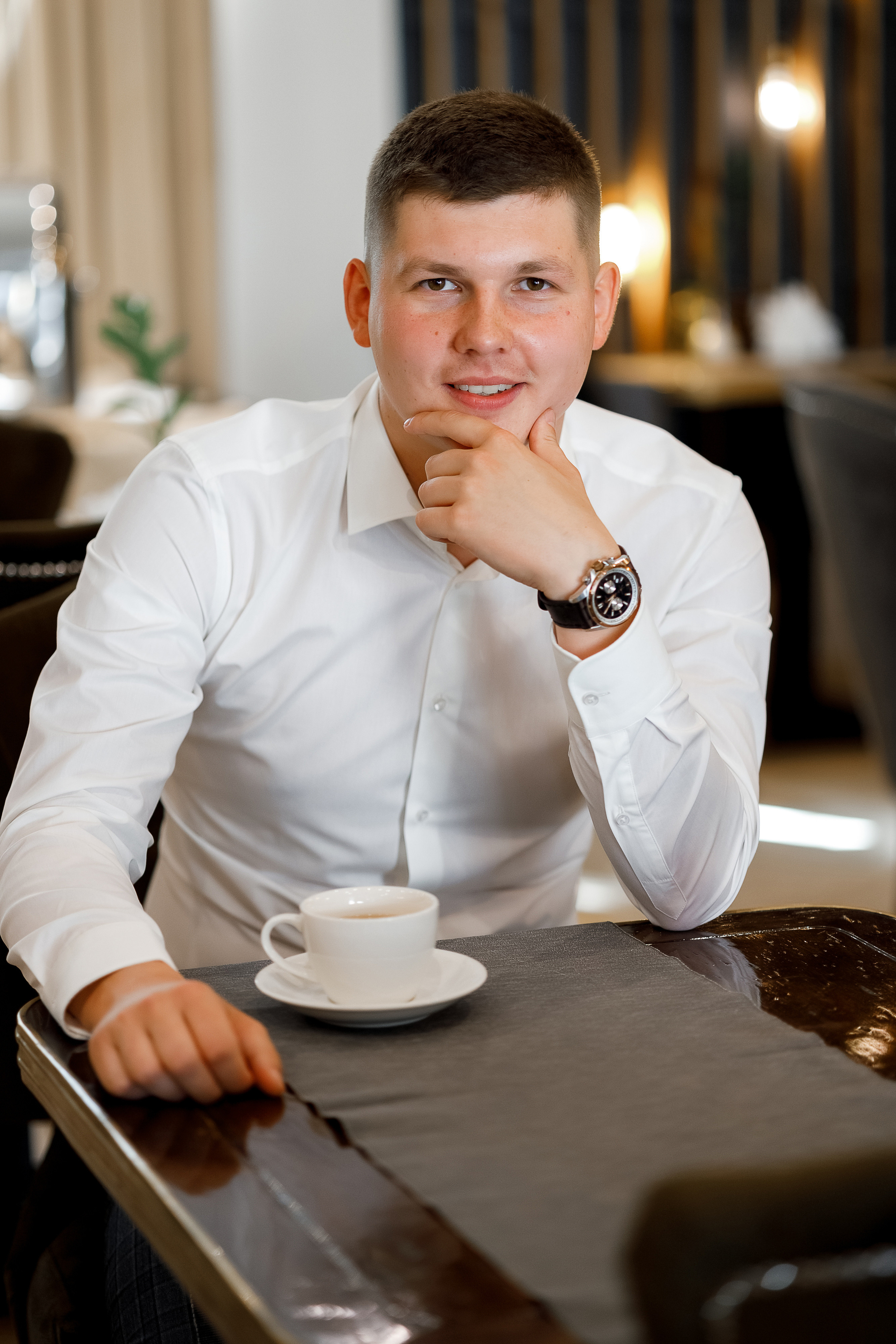 Волнительная свадебная церемония на веранде уютного ресторана. Олег Сверчков | Свадебный фотограф Вологда