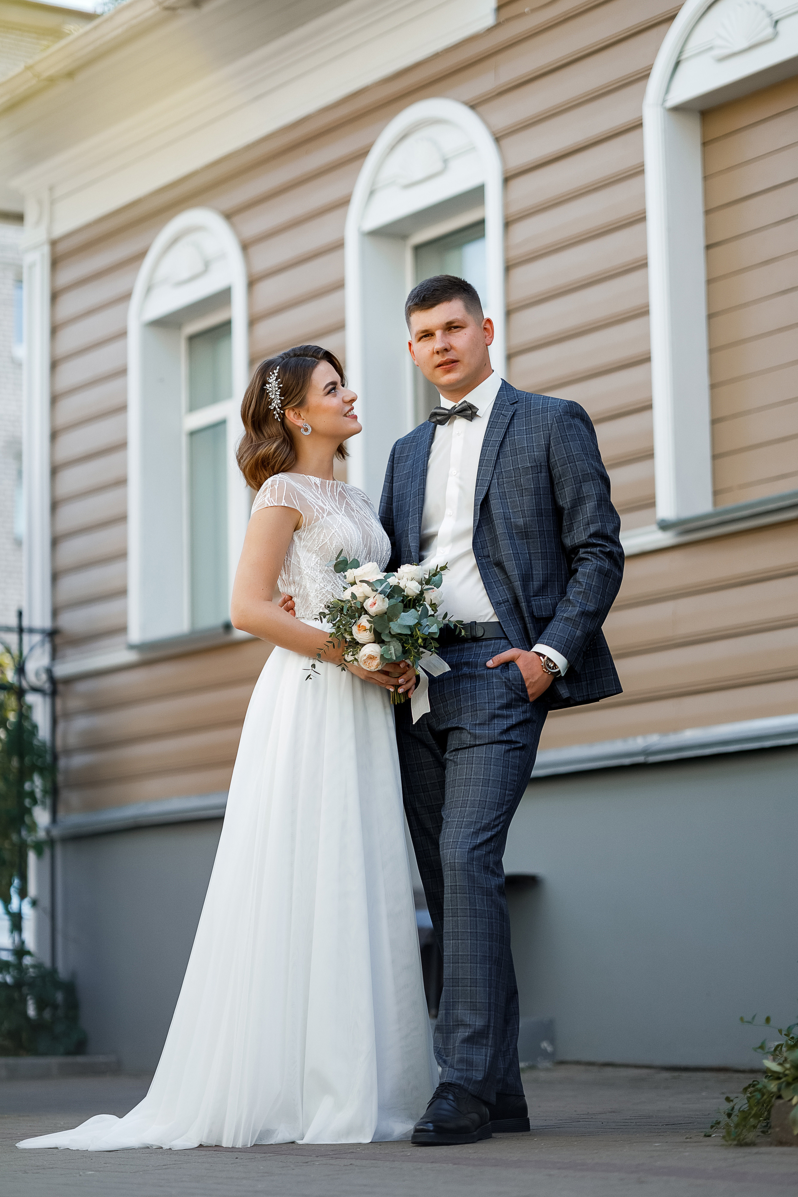 Волнительная свадебная церемония на веранде уютного ресторана. Олег Сверчков | Свадебный фотограф Вологда