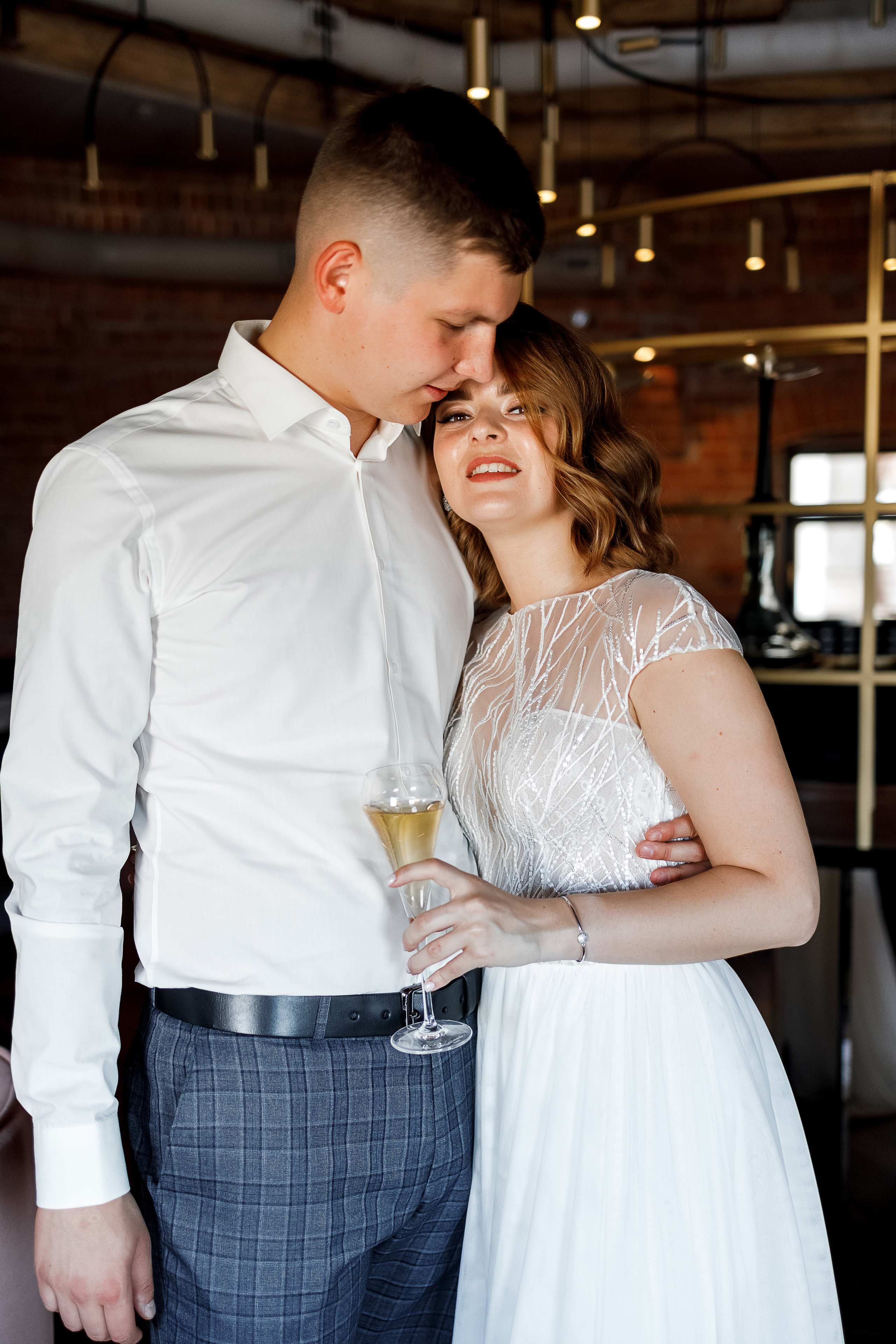 Волнительная свадебная церемония на веранде уютного ресторана. Олег Сверчков | Свадебный фотограф Вологда