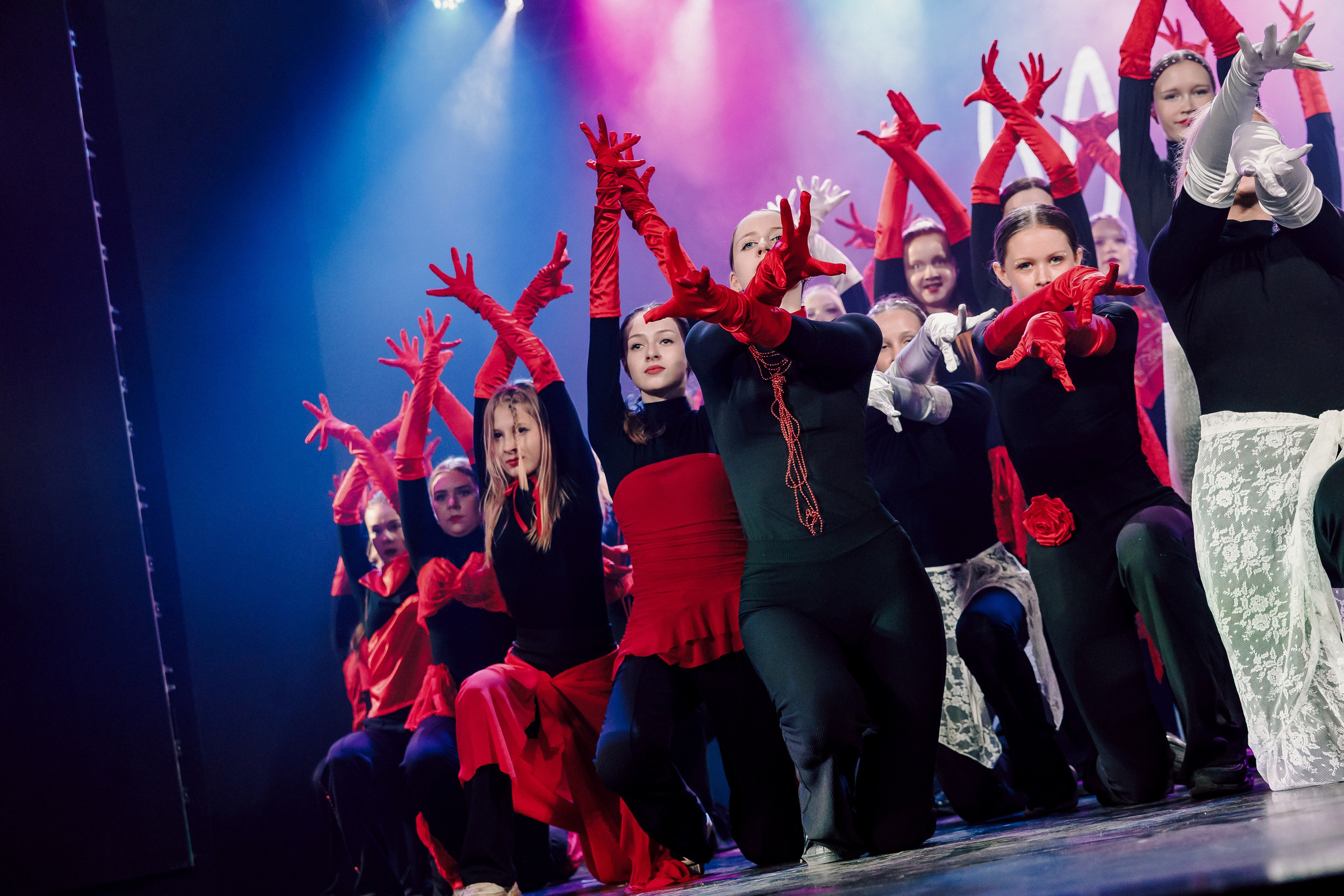 Отчётный концерт танцевальной школы «Red Rabbits» 2025. Лёшка Варзегов — фотограф